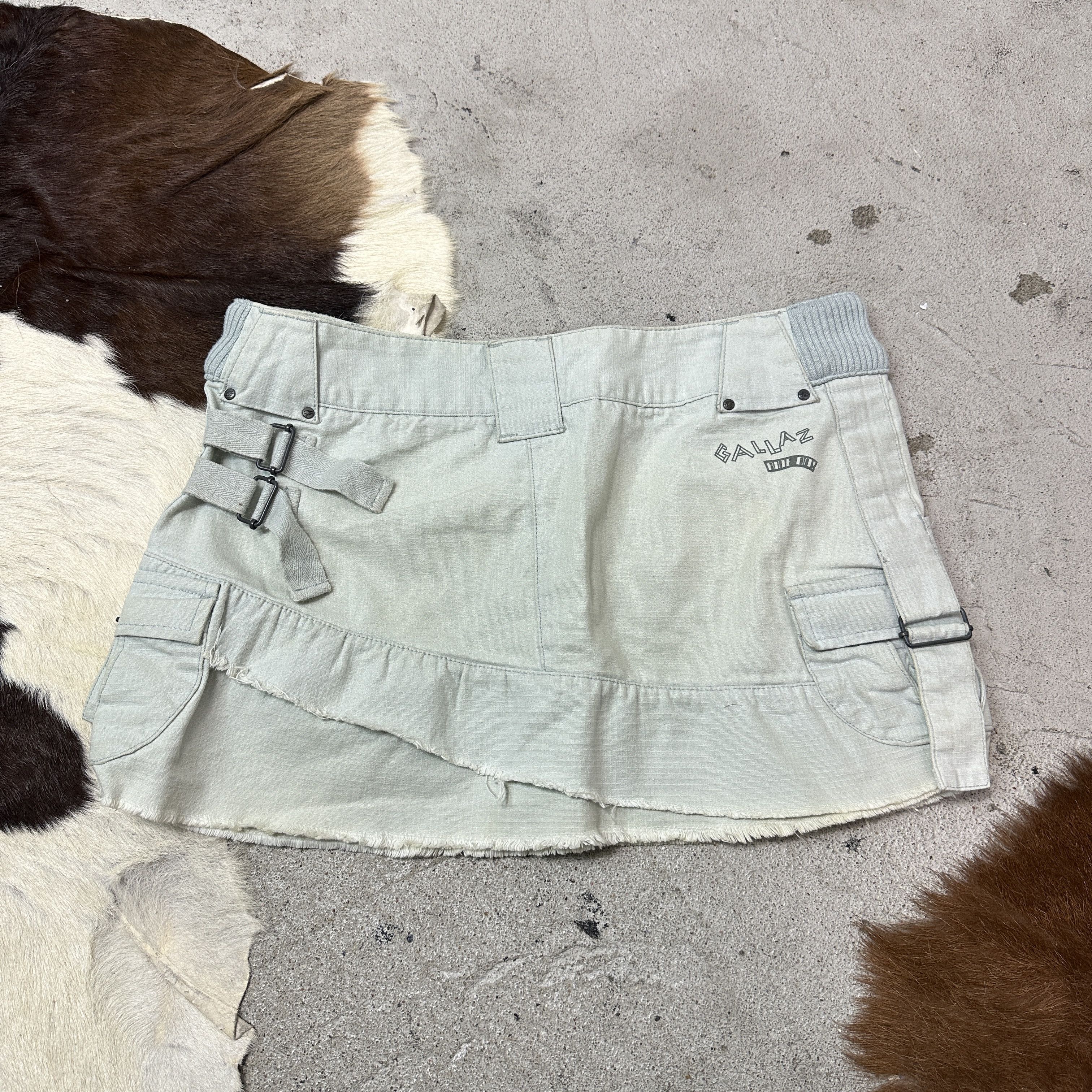 Vintage Vintage Military Styled Cargo Mini Skirt Y2K Size 25" / US 0 / IT 36 - 4 Thumbnail