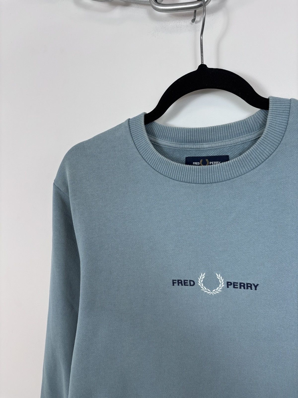 Fred Perry Fred Perry Men’s Ash Blue Embroidered Logo Sweatshirt Size US S / EU 44-46 / 1 - 6 Thumbnail
