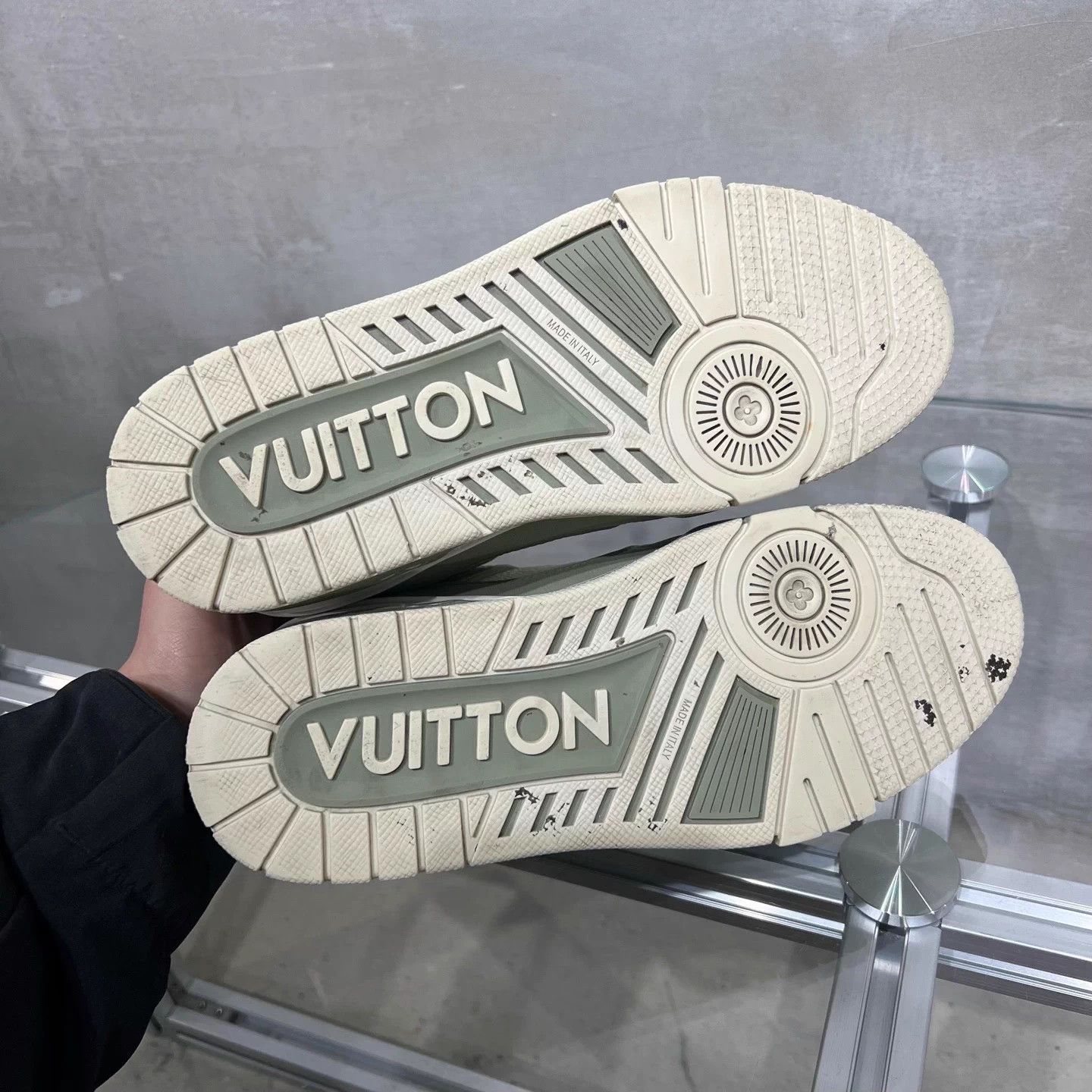 Louis Vuitton LV Trainer white green UK4 38 Size US 8 / IT 38 - 7 Thumbnail