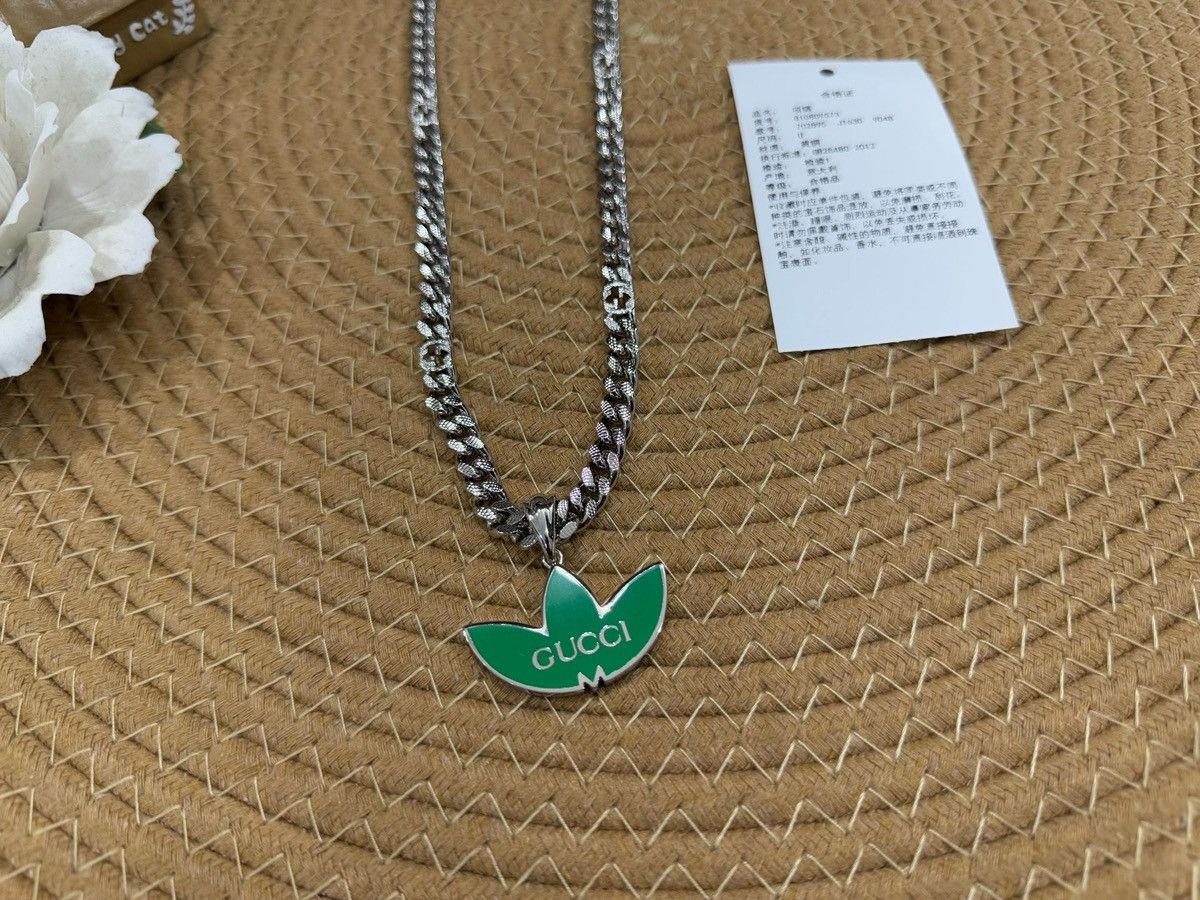 Gucci Enamel Gourmette Trefoil Small Pendant Necklace Size ONE SIZE - 1 Thumbnail