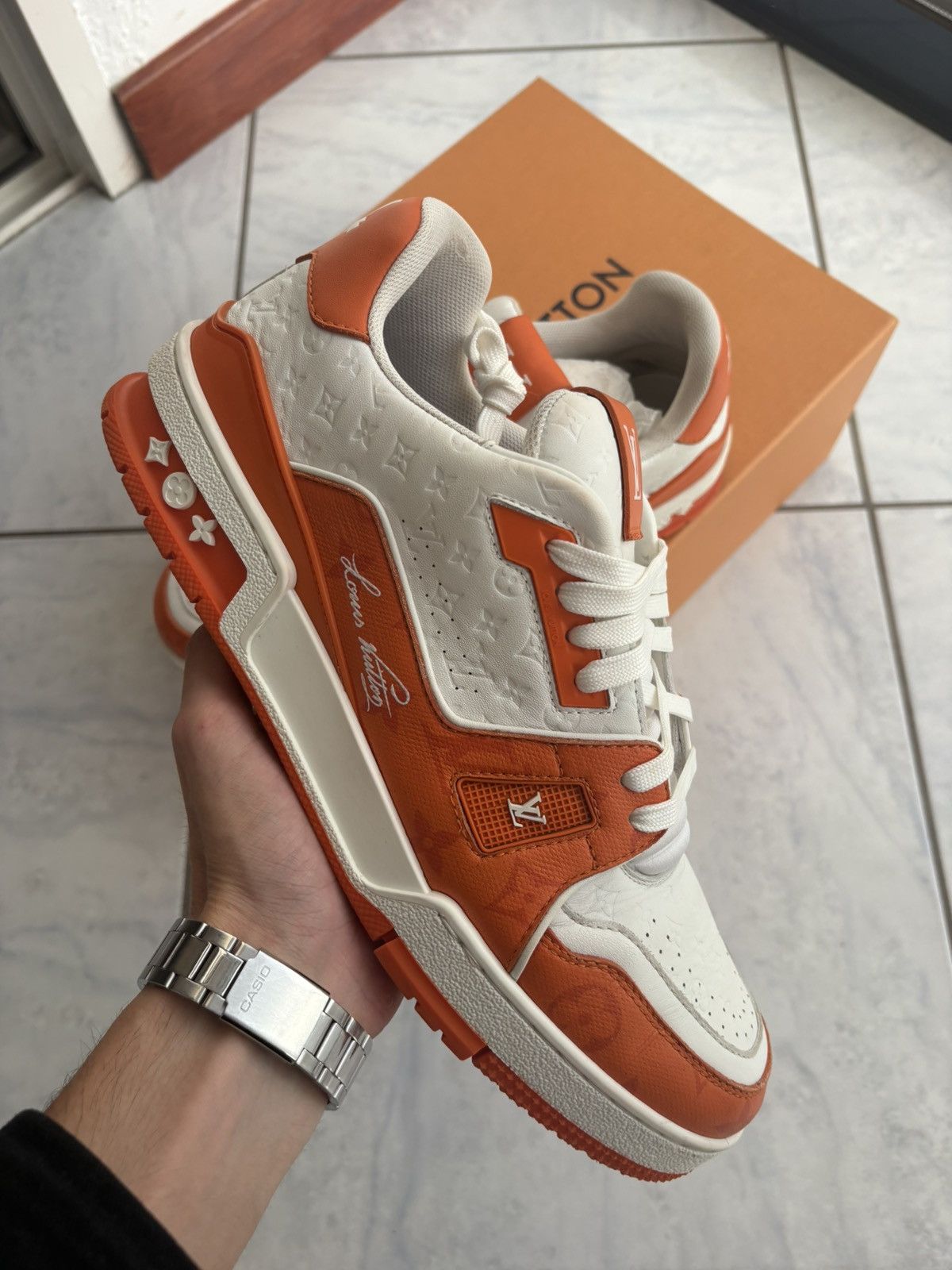 Louis Vuitton Louis vuitton trainer orange blanc signature #54 size 9 Size US 9 / EU 42 - 5 Thumbnail