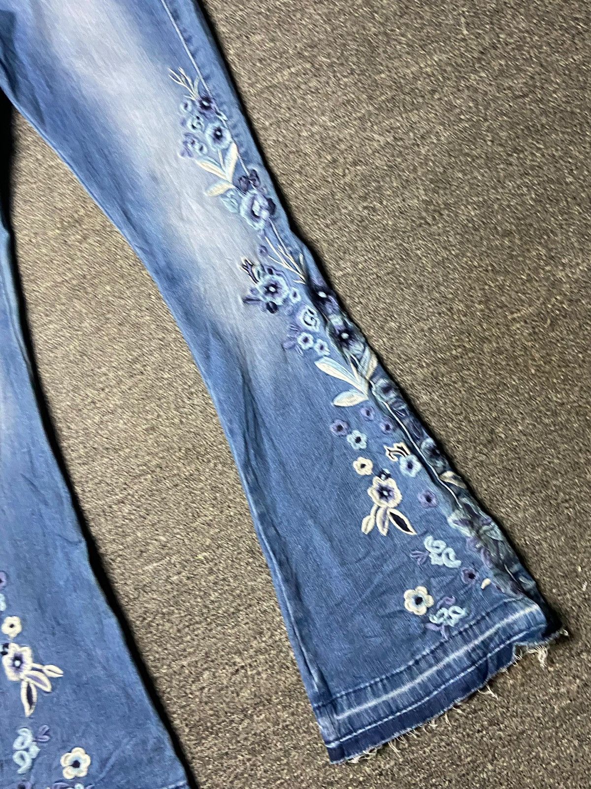 Japanese Brand FASHION Japanese Brand Embroidered Bootcut Jeans (162) Size 26" / US 2 / IT 38 - 5 Thumbnail