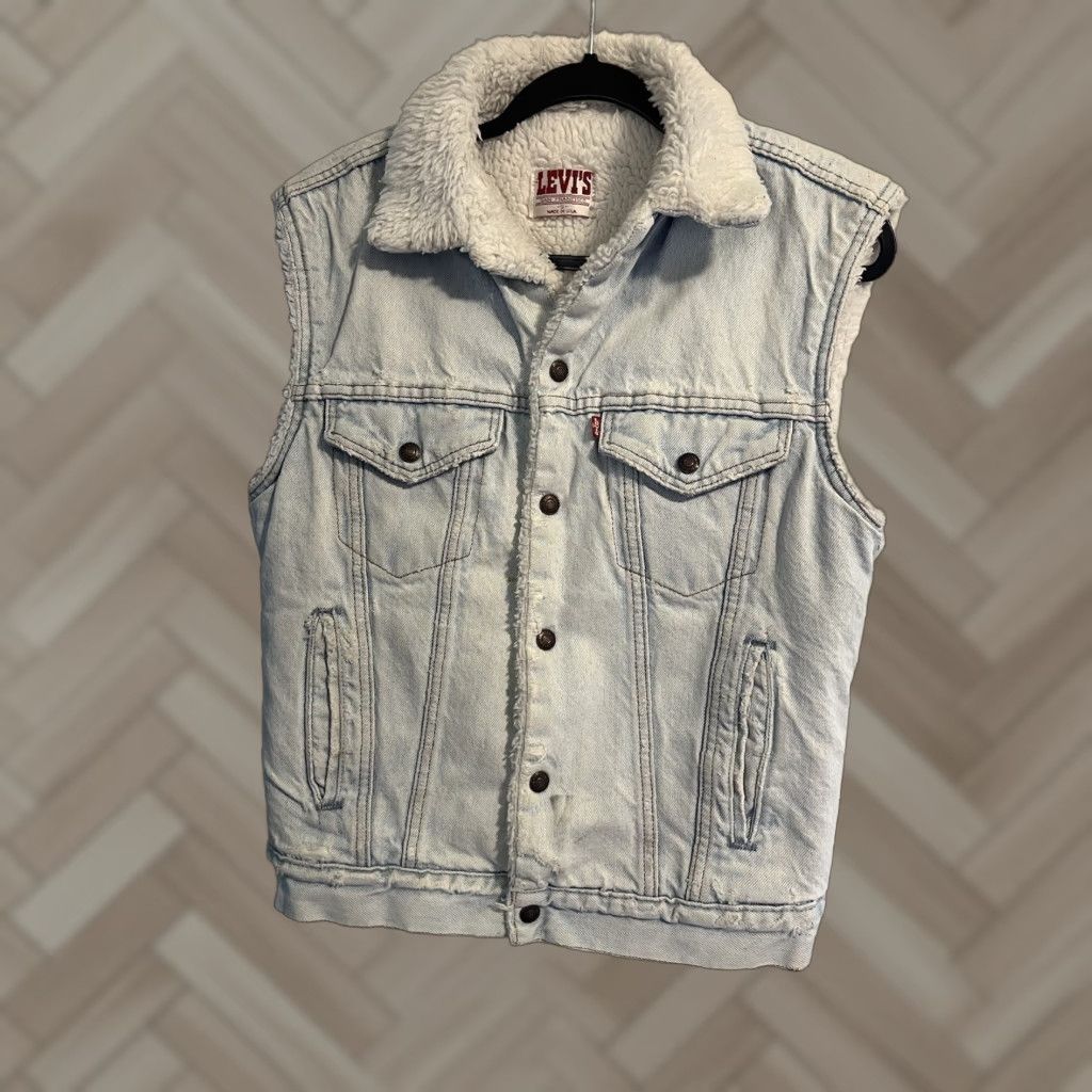 Levi's VINTAGE Levi's Vest Denim Collared Lightwash Blue Button Up Women Small/S Regular Size S / US 4 / IT 40 - 1 Thumbnail