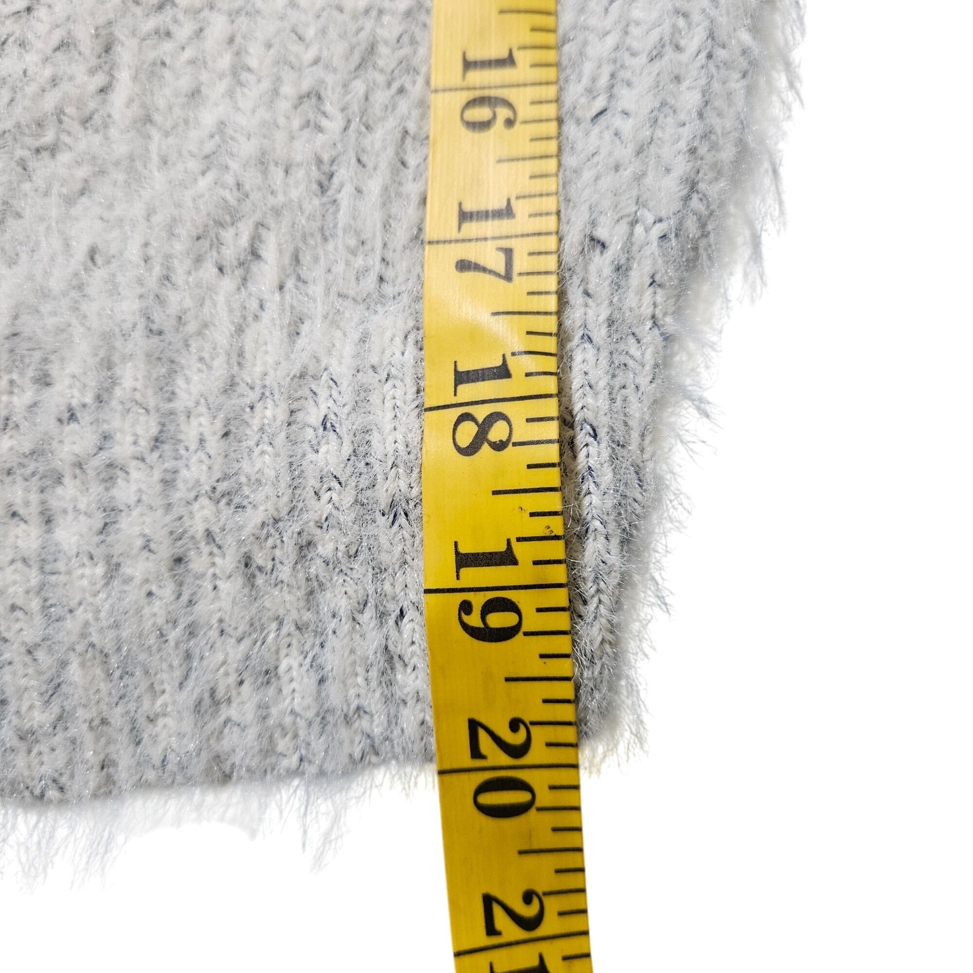 Urban Outfitters Urban Outfitters Women Gray Fuzzy V-Neck Sweater M Clean Gir Size M / US 6-8 / IT 42-44 - 10 Thumbnail