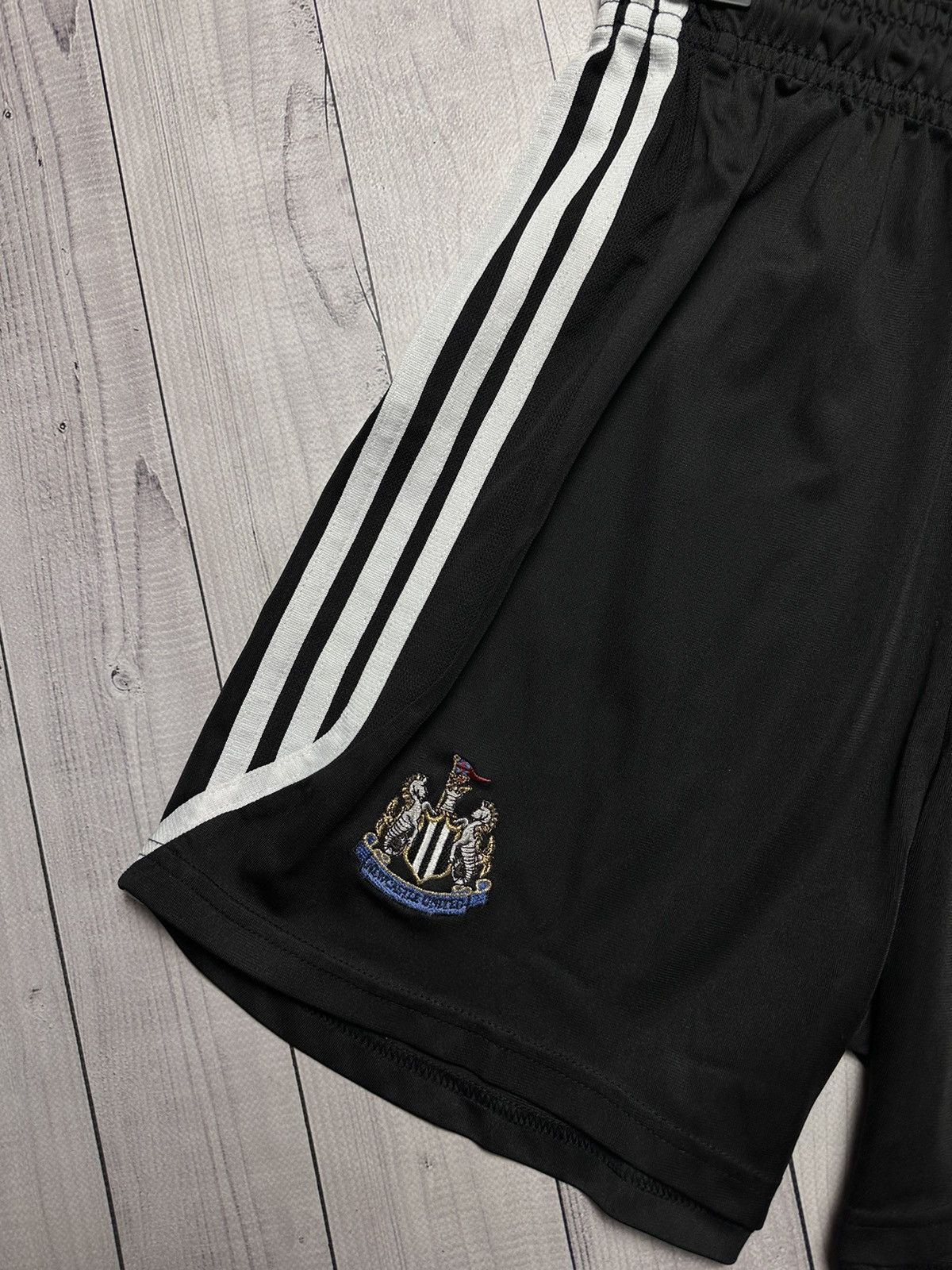 Adidas × Vintage Vintage adidas New Castle soccer shorts size S Size US 30 / EU 46 - 2 Thumbnail