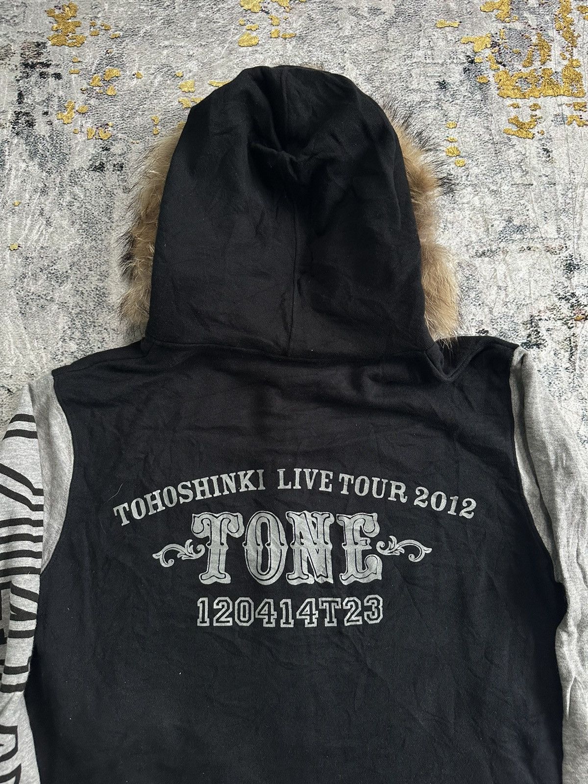 20471120 TOHOSHINKI LIVE TOUR TONE FUR HOODIE JACKET DUP KPOP Size US M / EU 48-50 / 2 - 4 Thumbnail
