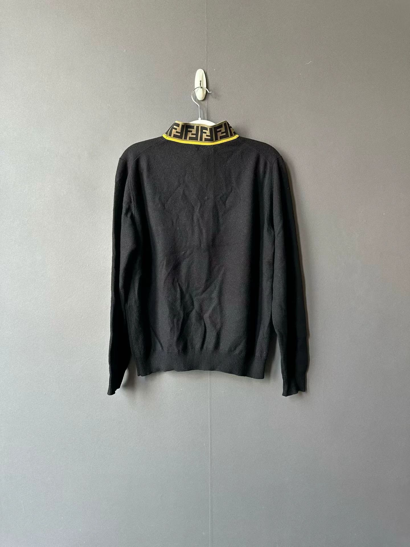 Fendi Fendi neck logo print knit sweater size 48 Size US M / EU 48-50 / 2 - 2 Thumbnail