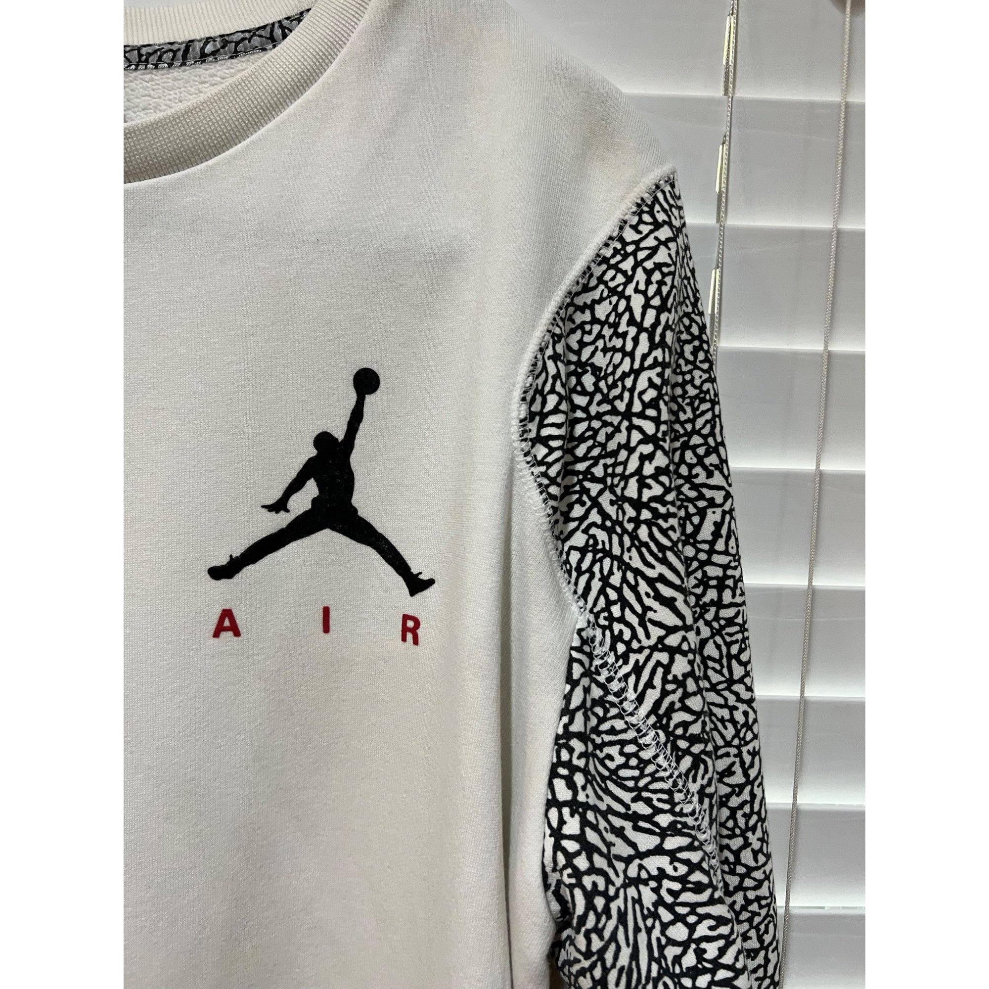 Jordan Brand × Nike Nike Air Jordan Men's Sweater - Size L Size US L / EU 52-54 / 3 - 2 Thumbnail