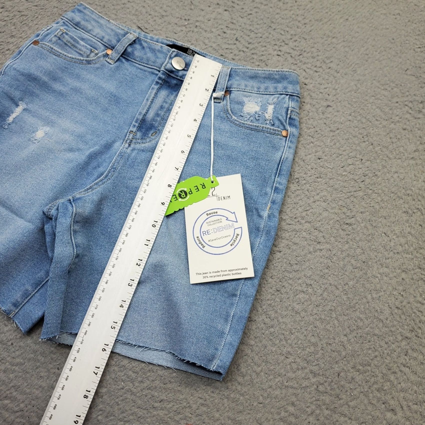 Vintage 1822 Denim Womens 2 Bermuda Shorts Blue 5 Pockets High Rise 2 Inseam 6.5" NWT Vintage: No Size 26" / US 2 / IT 38 - 3 Thumbnail