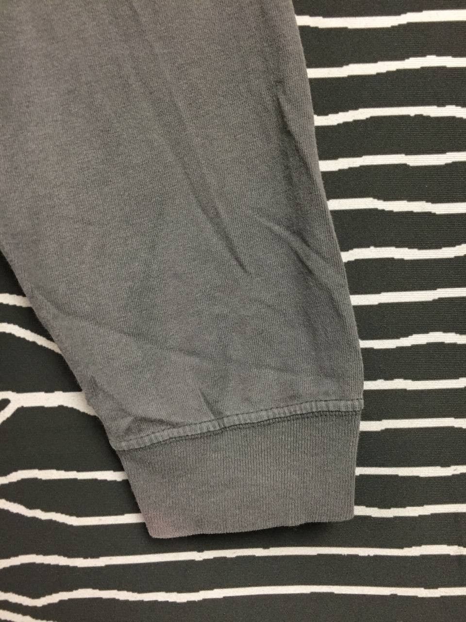 Old Navy Vtg Old Navy Pill Logo Y2K Tech Long Sleeve Tee Size US XL / EU 56 / 4 - 8 Thumbnail