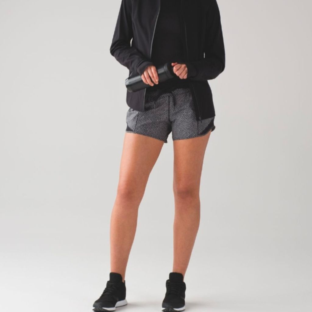 Lululemon Lululemon hotty Hot shorts frozen fizz reflective silver 4 Size 27" / US 4 / IT 40 - 2 Thumbnail