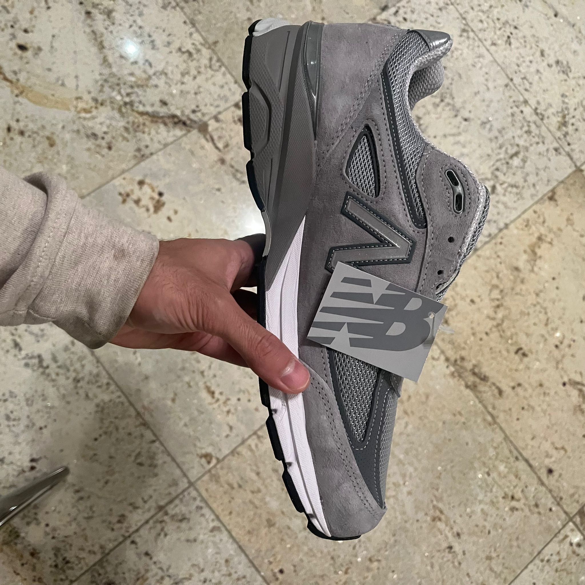 New Balance 990v4 in Grey Size US 12 / EU 45 - 11 Thumbnail