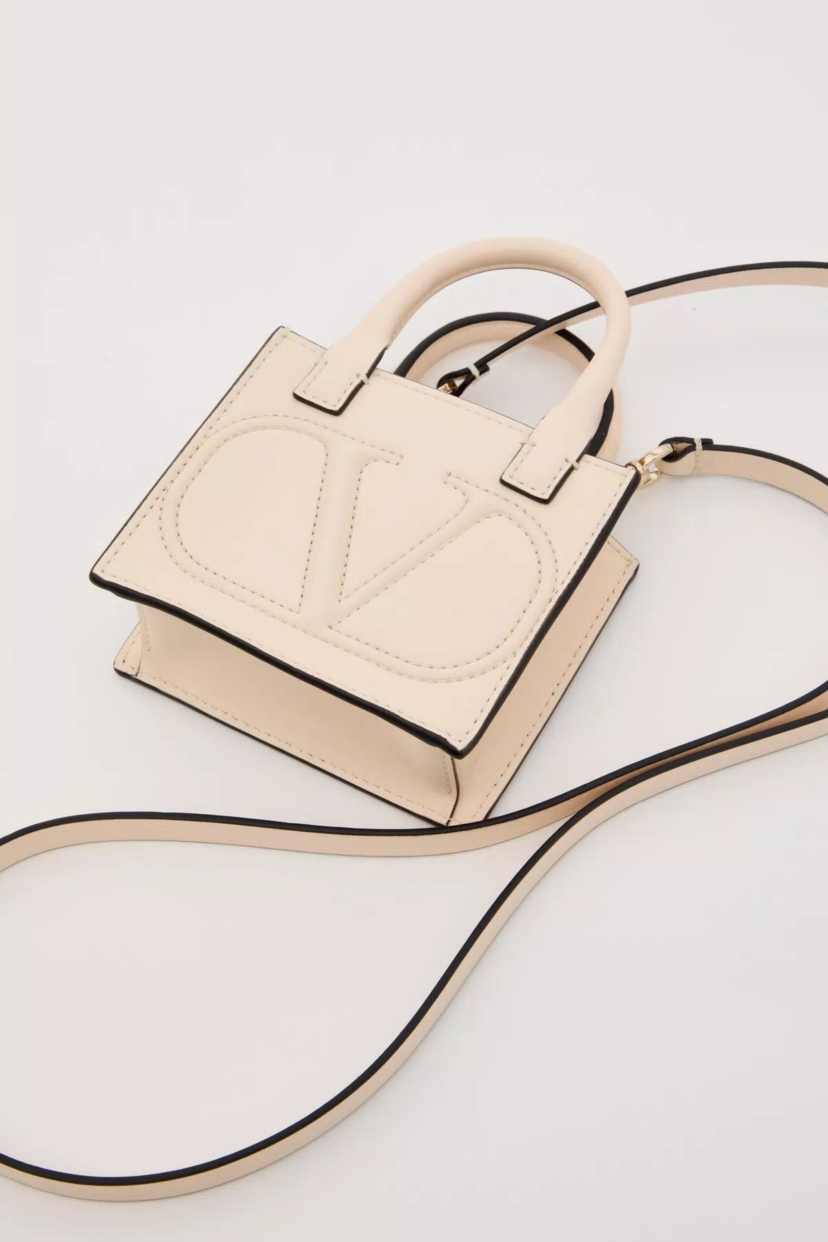 Valentino o1s1wg110426 Size:OS / Vlogo Walk Mini Bag in Calfskin Ivory Size ONE SIZE - 3 Thumbnail