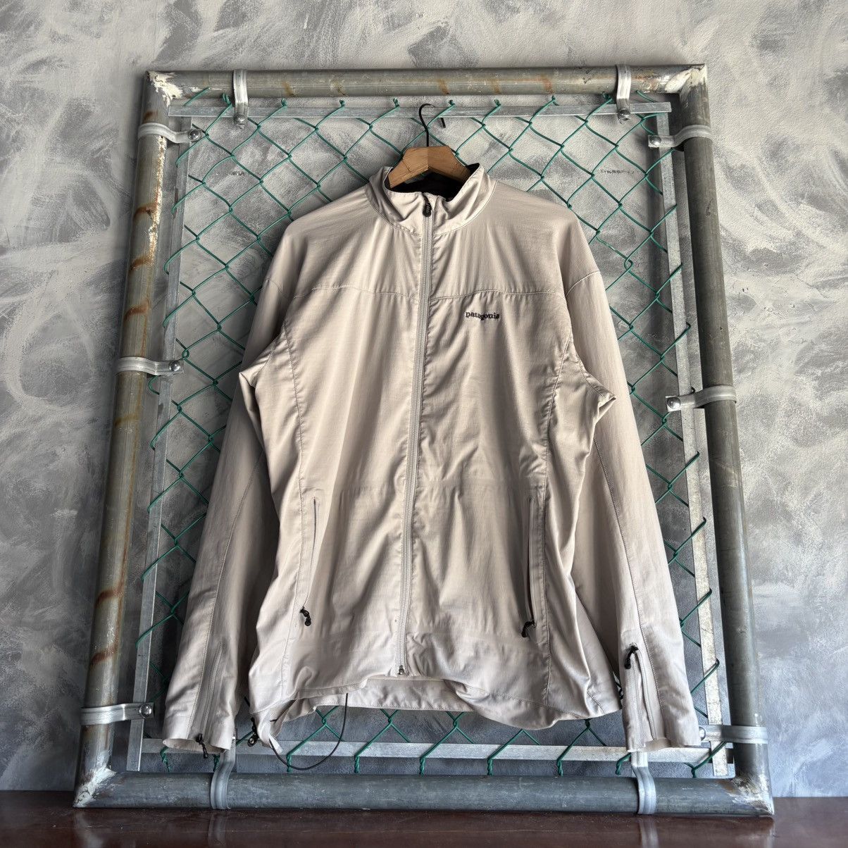 Patagonia Vintage patagonia windbreaker jacket Mens Size XL Beige Size US XL / EU 56 / 4 - 1 Thumbnail