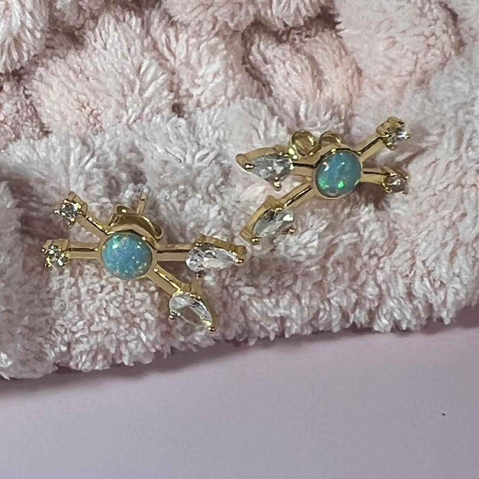 Jewelry Hespera gold arrowhead stud earrings Size ONE SIZE - 1 Thumbnail