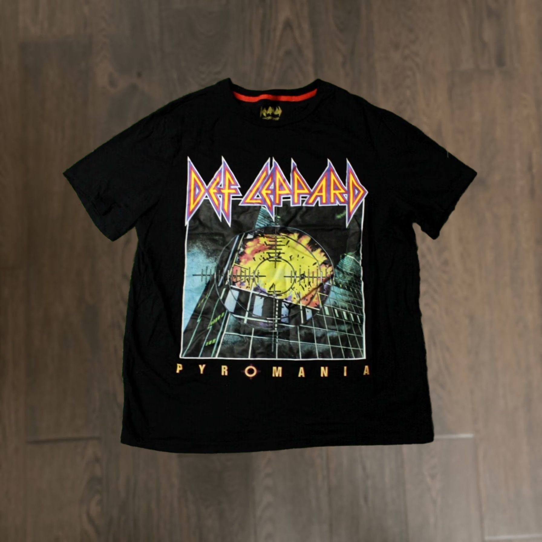 Vintage DEF LEPPARD Pyromania 2023 MEN Shirt XL Black T-SHIRT Official Product Size XL Shirt Men Def Leppard Pyromania 2023 Size US XL / EU 56 / 4 - 1 Thumbnail