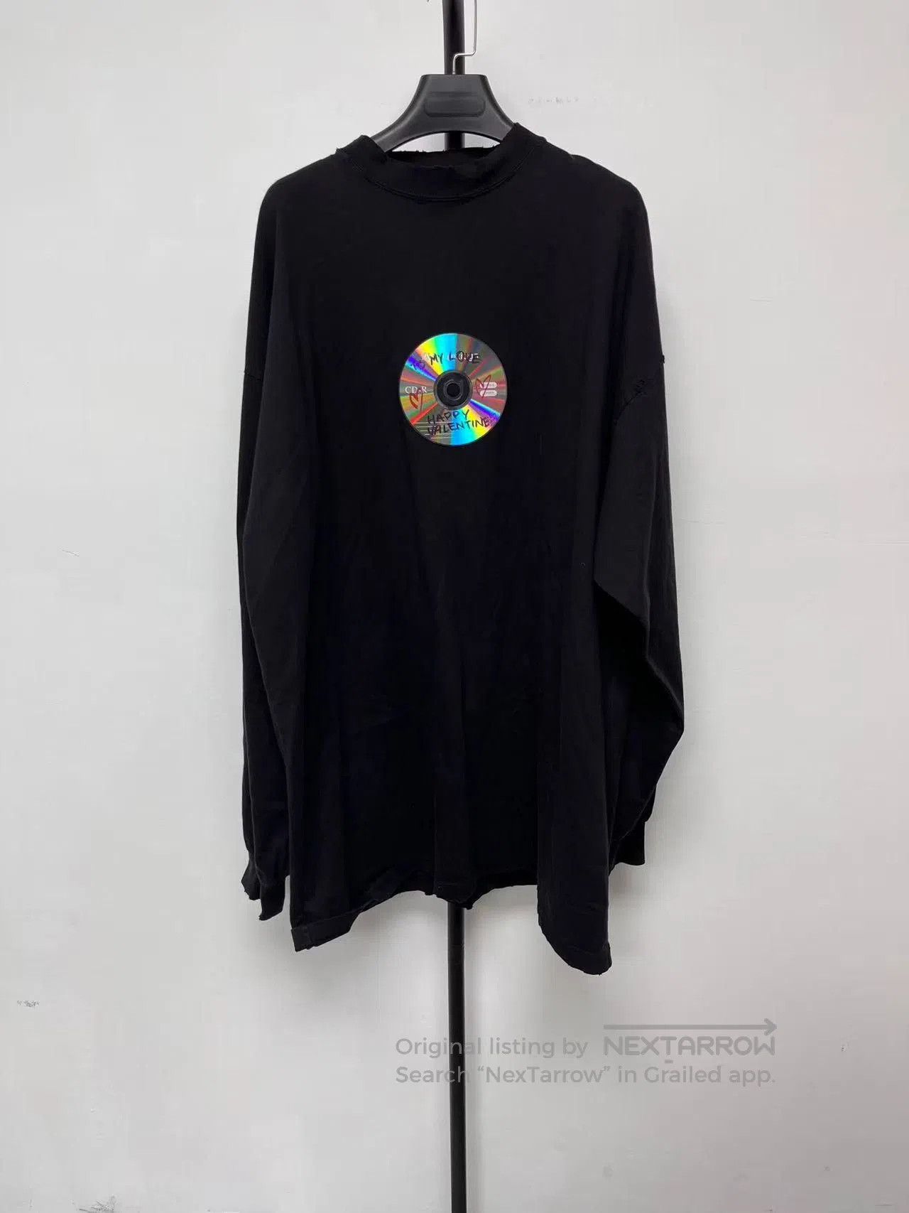 Balenciaga Balenciaga Round Neck Chest CD Long-Sleeve T-Shirt. Size US L / EU 52-54 / 3 - 1 Thumbnail