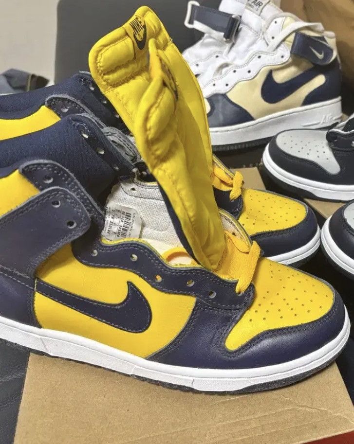 Nike Nike Dunk High LE 1999 Michigan W/ OG Box Size US 8 / EU 41 - 2 Thumbnail