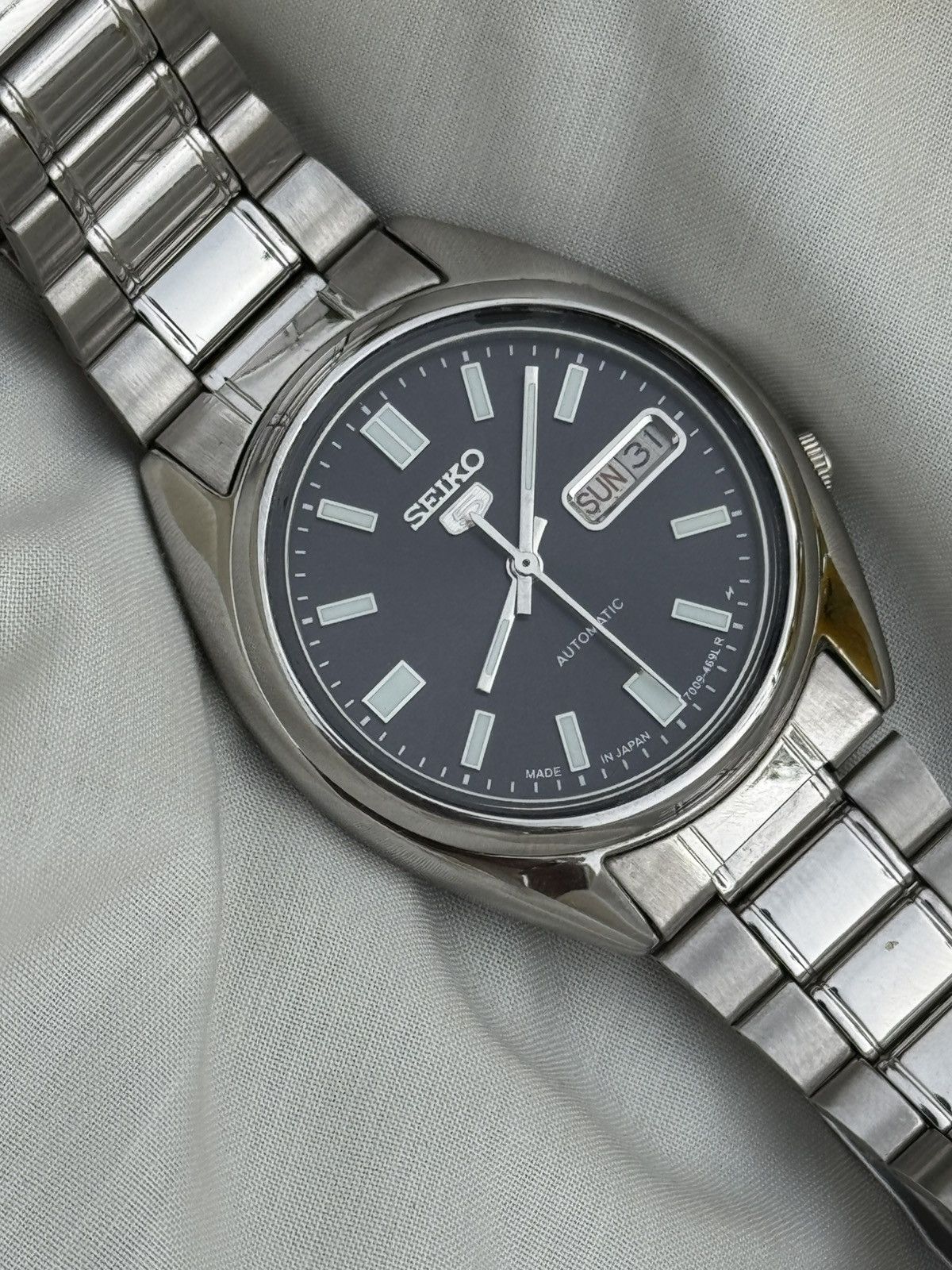 Seiko Seiko 5 7009-Japan Auto |Black Dial | Day & Date mens watch Size 36 - 1 Thumbnail