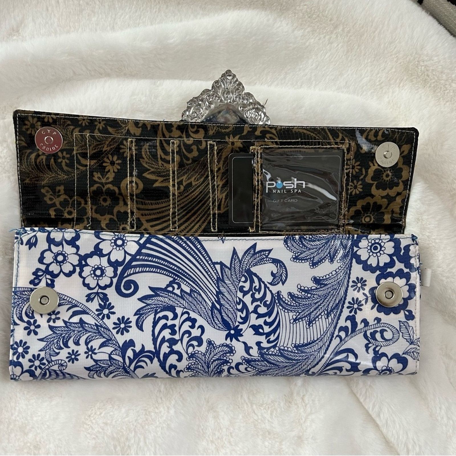 & Other Stories Women’s blue and white vinyl clutch with pink tin heart Size ONE SIZE - 3 Thumbnail