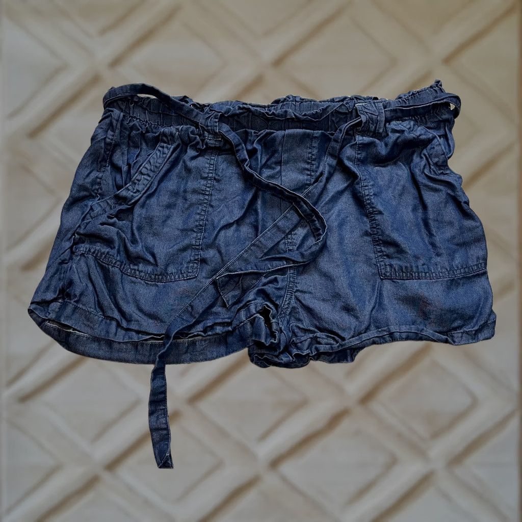 Vintage Time and Tru Paperbag Shorts Womens 20 XXL Blue Chambray Belted Lyocell Stretch Size 42" / US 20 - 1 Thumbnail