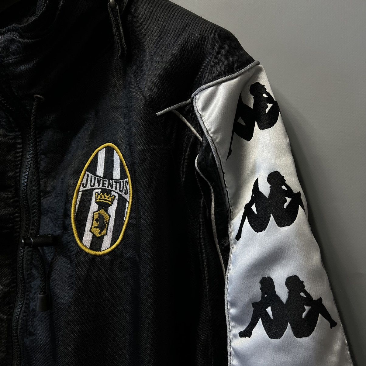 Kappa Vintage 90s Kappa F.C Juventus Zip Up Jacket RARE size L Size US L / EU 52-54 / 3 - 7 Thumbnail
