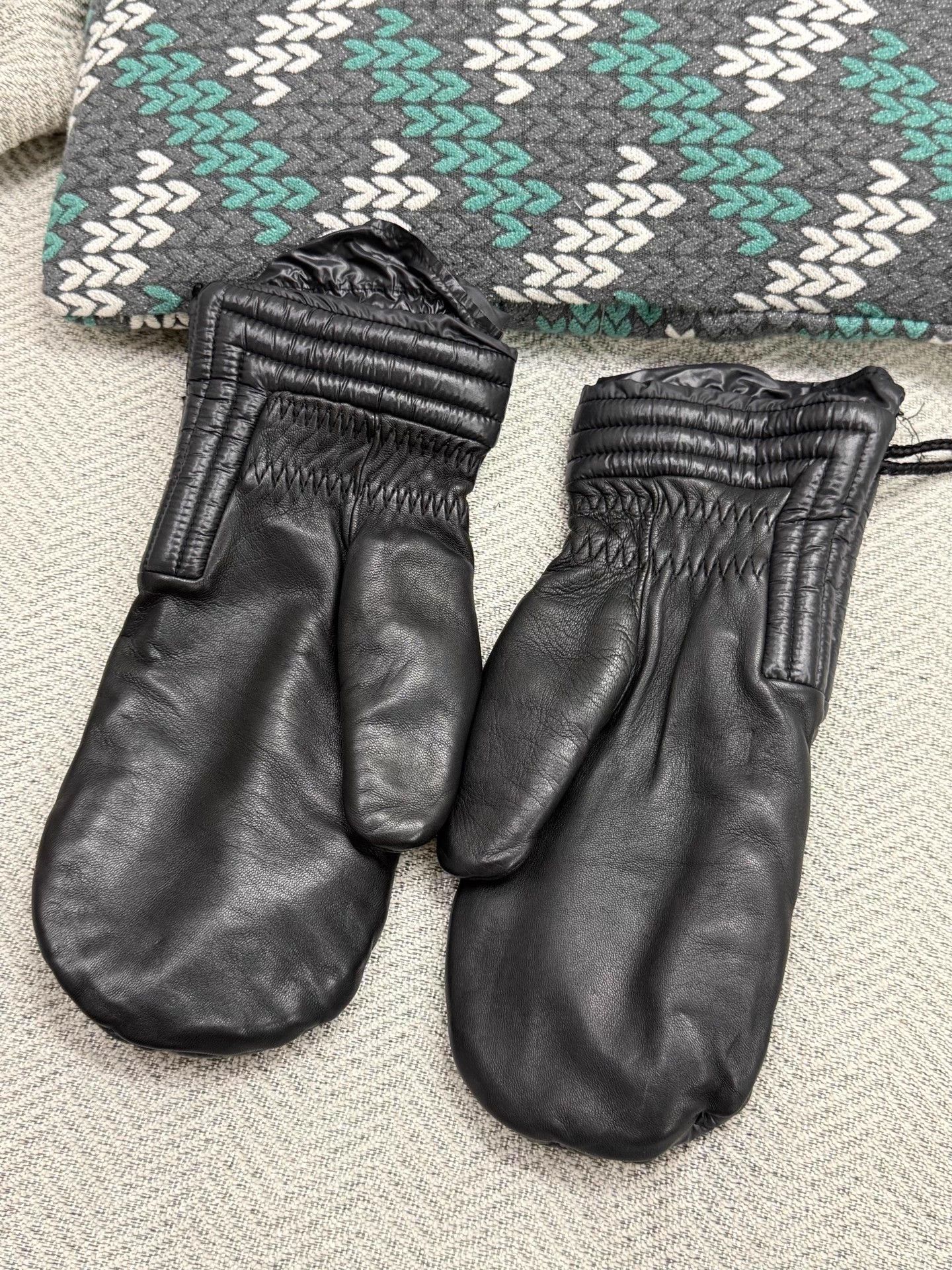 Chanel Chanel CoCo neige Snow Ski Black Nylon Camellia Glove New Size ONE SIZE - 3 Thumbnail