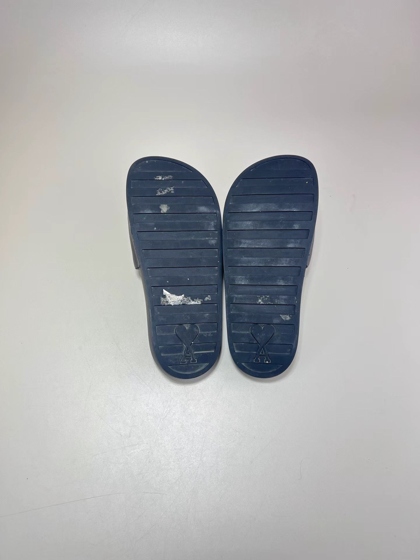 AMI AMI Black Heart Embossed Slide Sandals Size US 7 / IT 37 - 6 Thumbnail