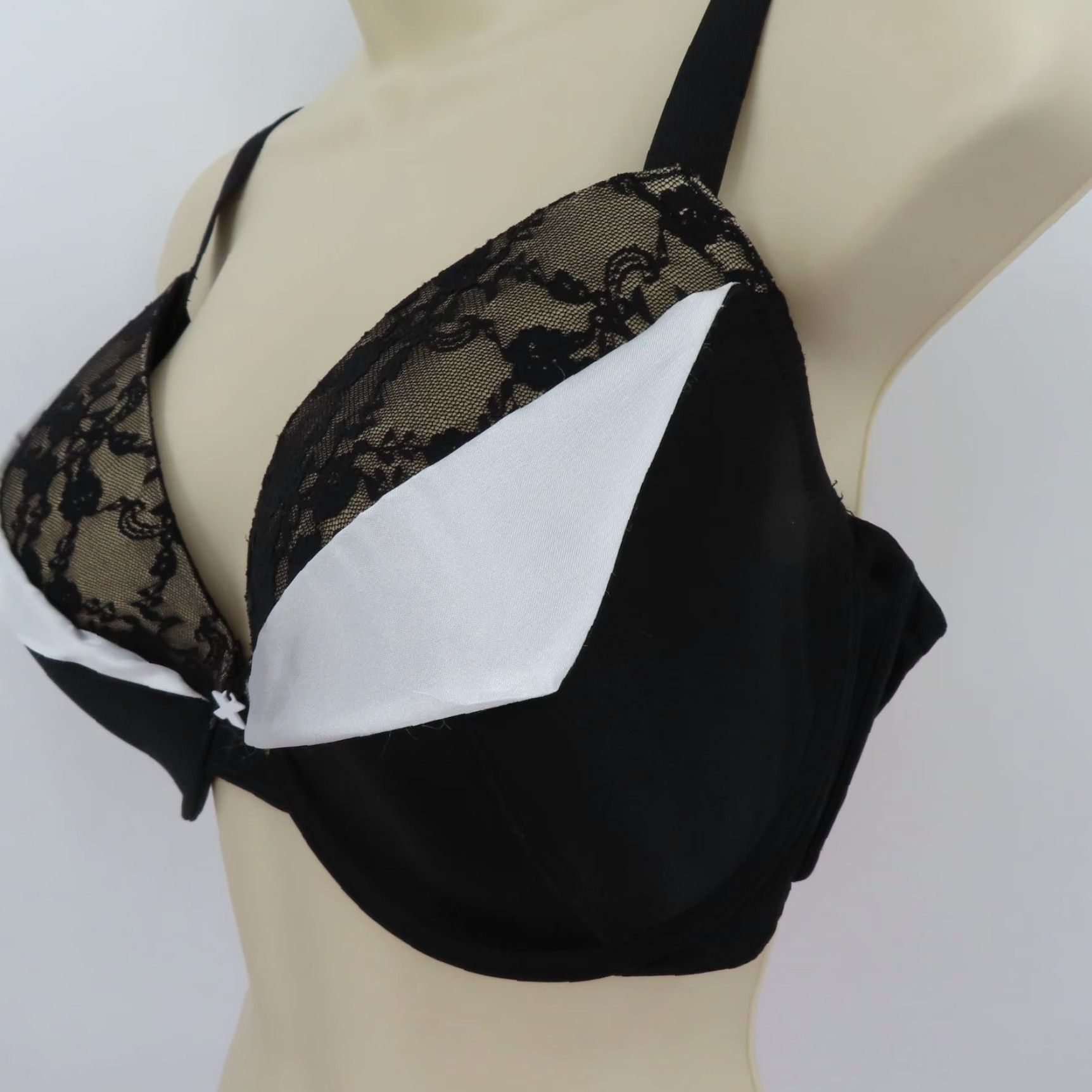 Vintage Fredericks of Hollywood Bra Black White Satin Lace Tuxedo Style Underwire 36F Push Up Bra Women's Size ONE SIZE - 4 Thumbnail