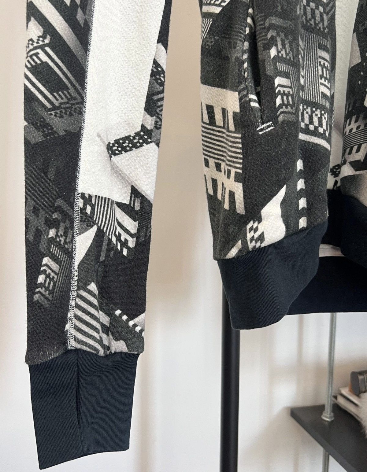 11 By Boris Bidjan Saberi 11ByBBS Geometric Slogan Print Hoodie Size US S / EU 44-46 / 1 - 6 Thumbnail