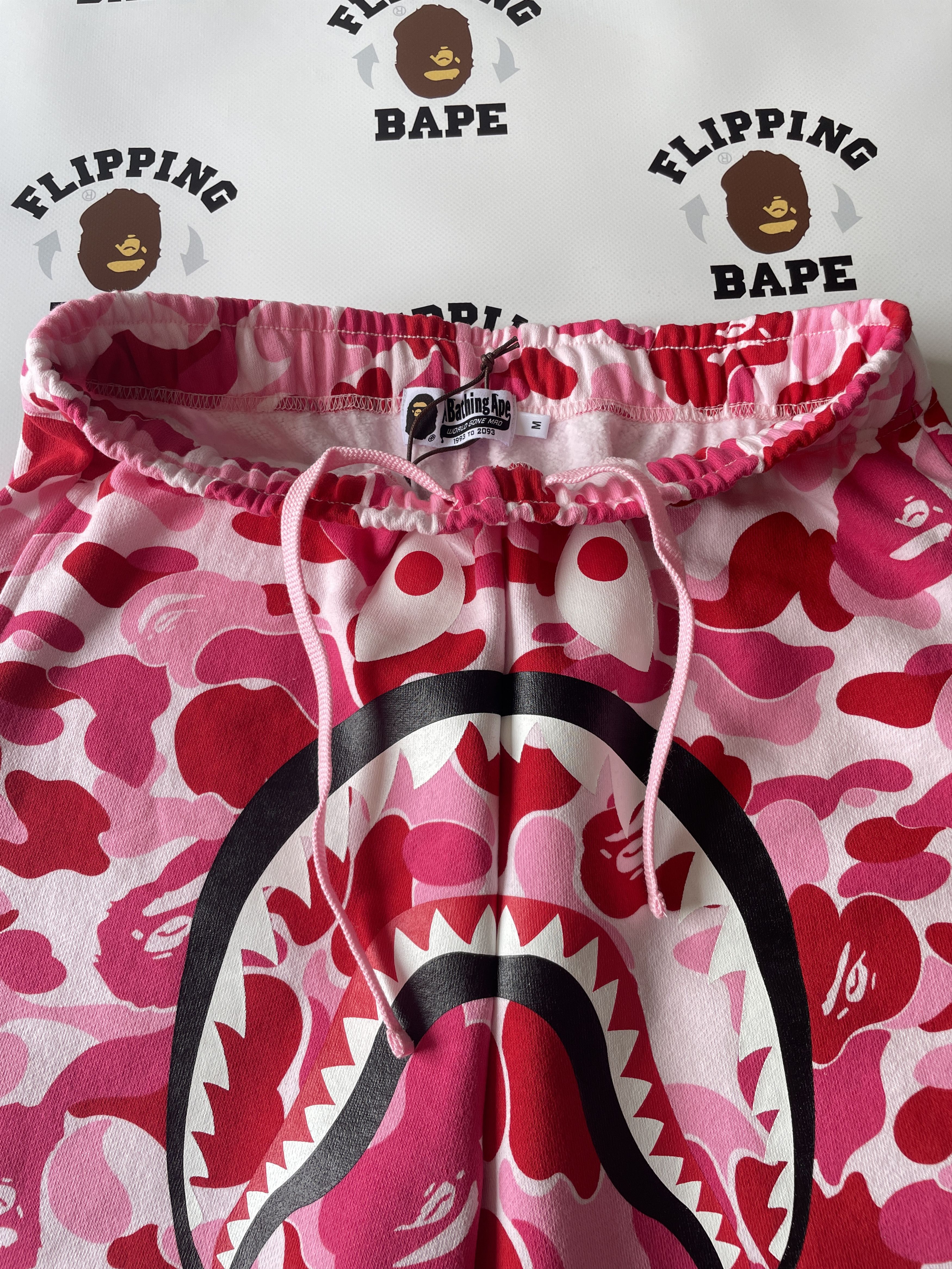 Bape BAPE ABC CAMO SHARK SWEAT SHORTS Size US 36 / EU 52 - 4 Thumbnail