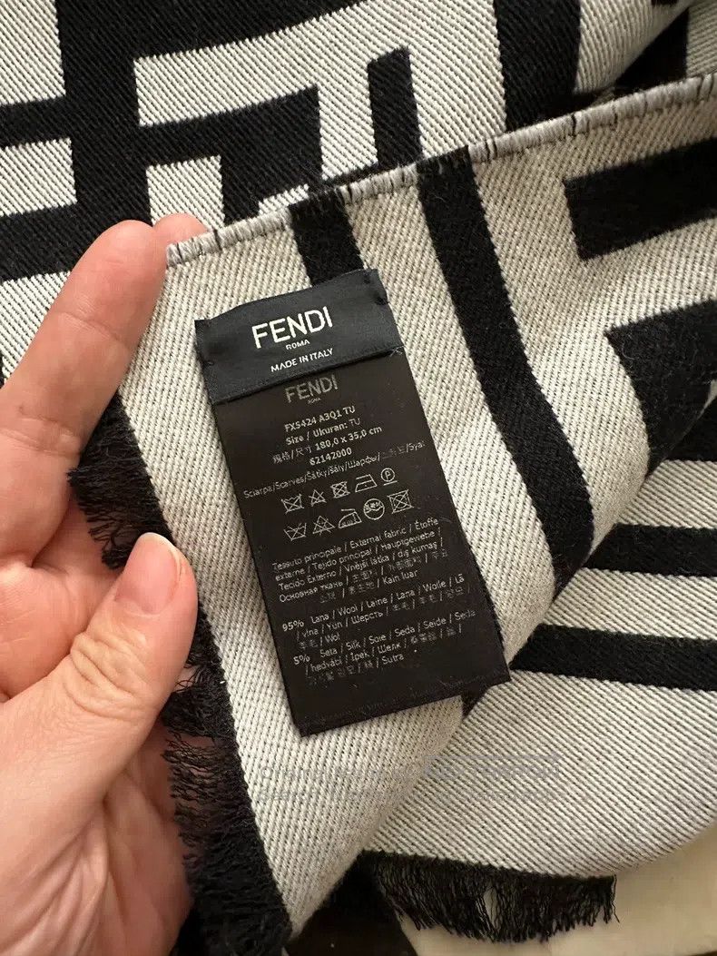 Fendi Fendi Black and White Monogram Scarf Size ONE SIZE - 5 Thumbnail