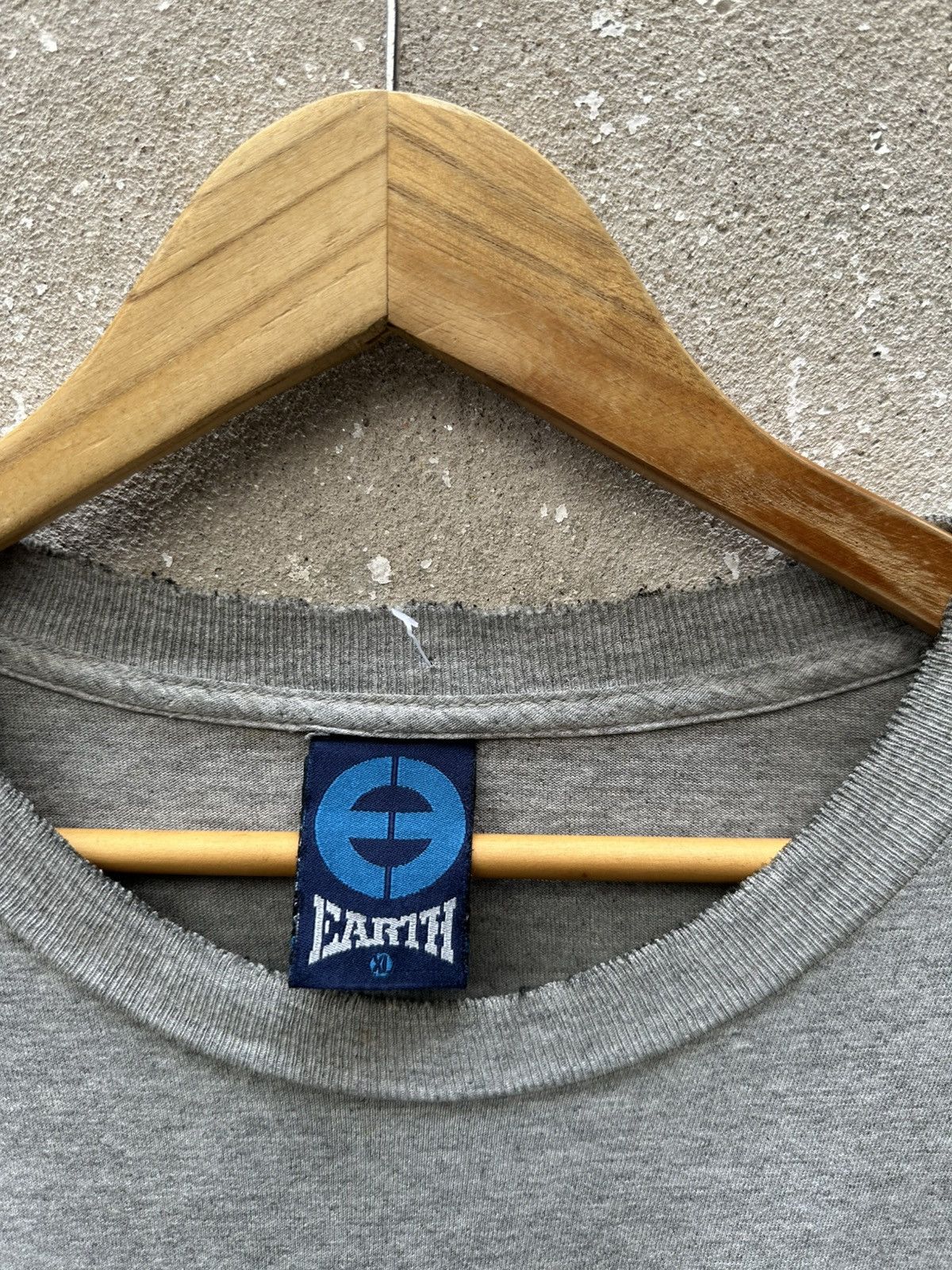 Vintage Vintage 90's Earth Skateboard Distressed XL Tees Size US XL / EU 56 / 4 - 7 Thumbnail