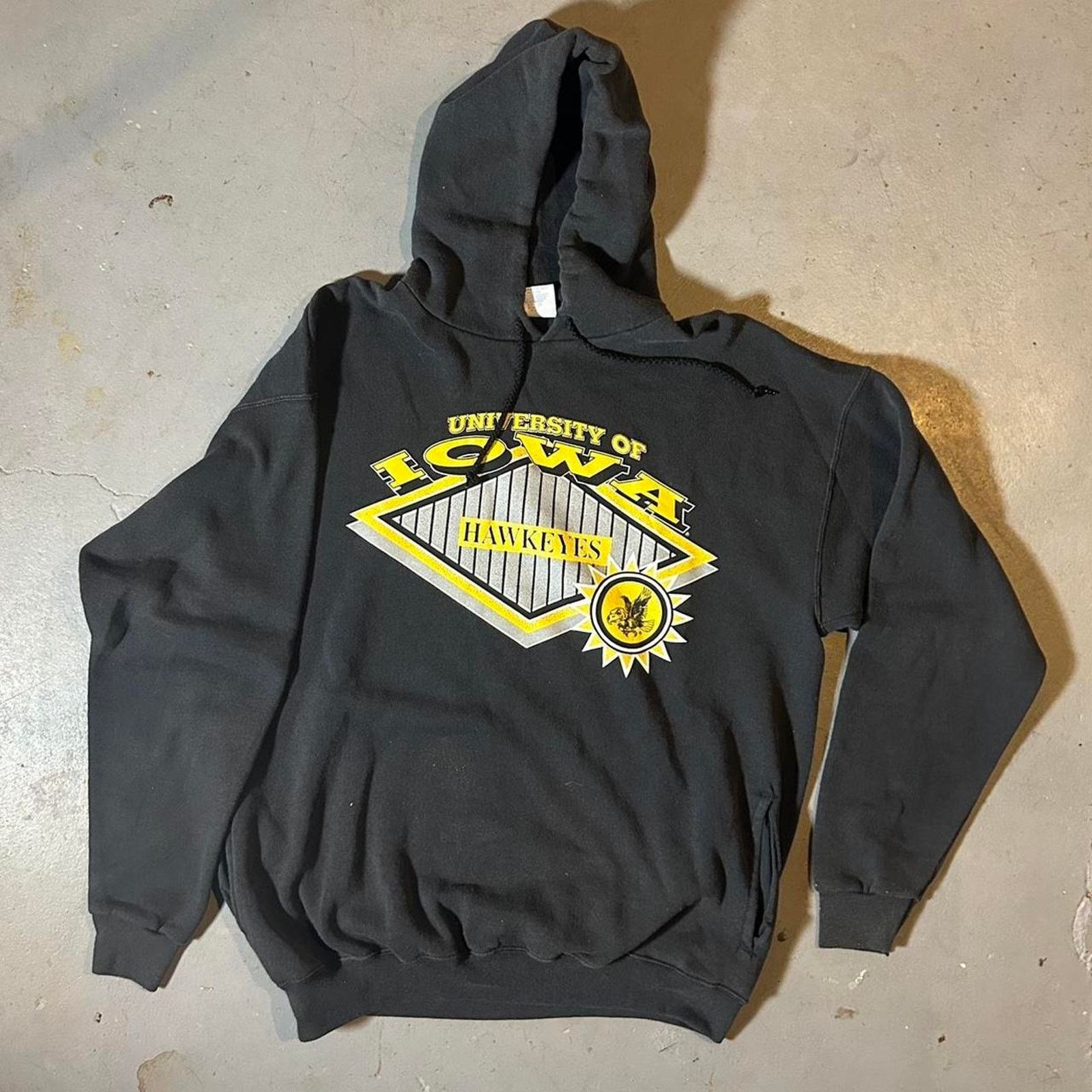 Hanes 90s black iowa hawkeyes college pullover hoodie sweatshirt Size US XL / EU 56 / 4 - 1 Thumbnail