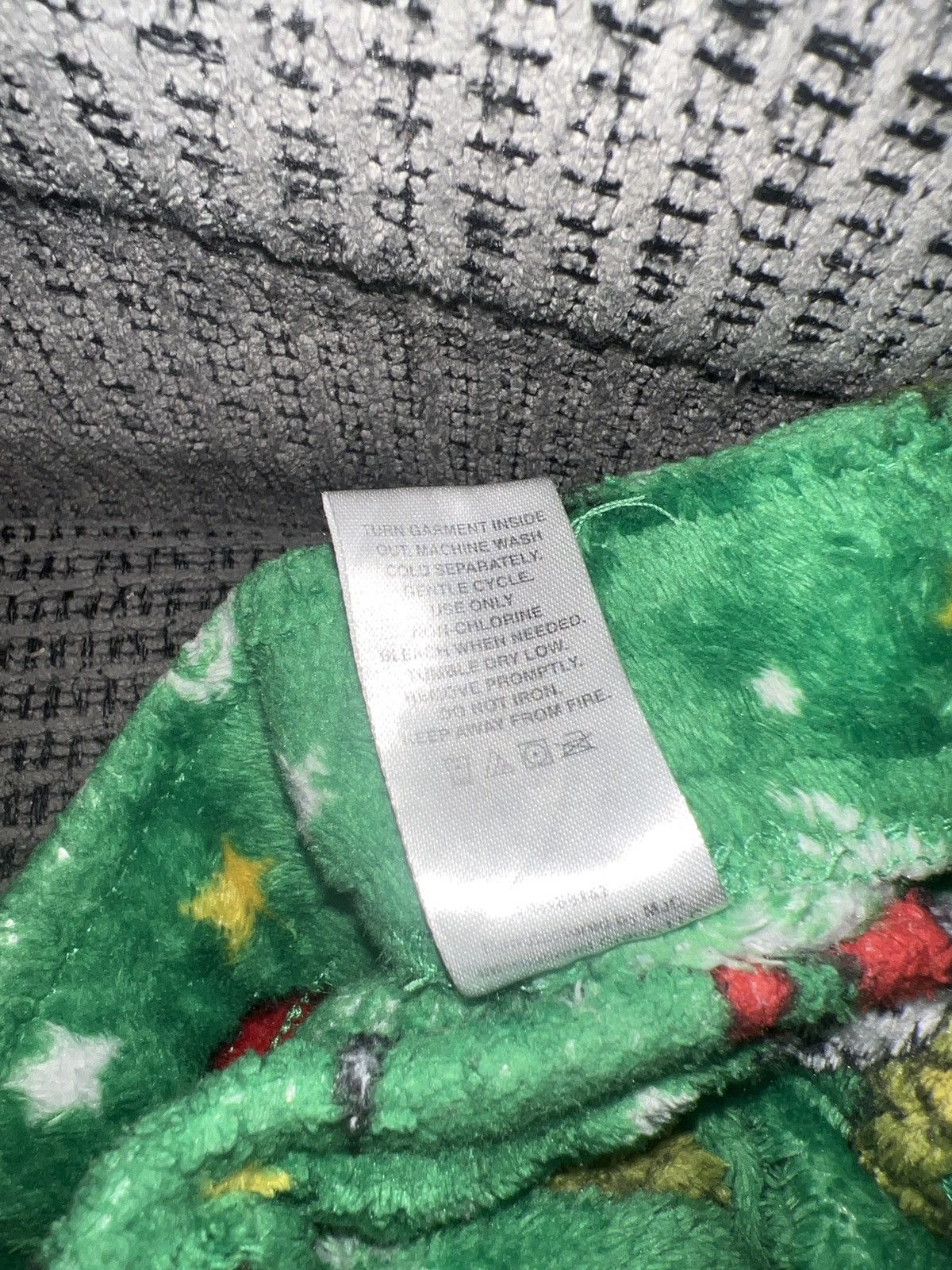 Hypebeast Dr. Seuss’ The Grinch All-Over Pajama Pants Size US 27 - 6 Thumbnail