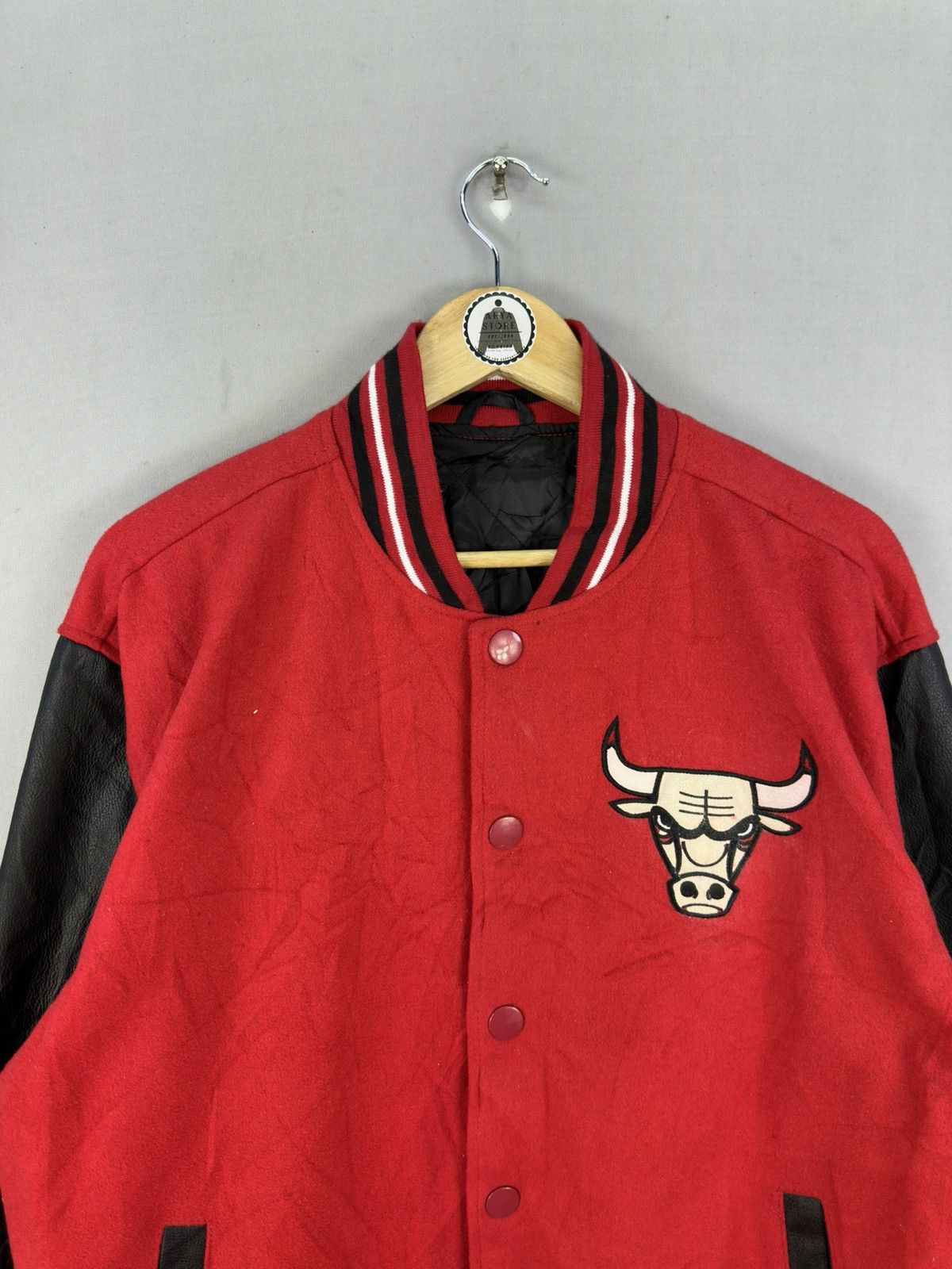 NBA NBA Official Merchandise Chicago Bulls Varsity Jacket Size US XL / EU 56 / 4 - 7 Thumbnail
