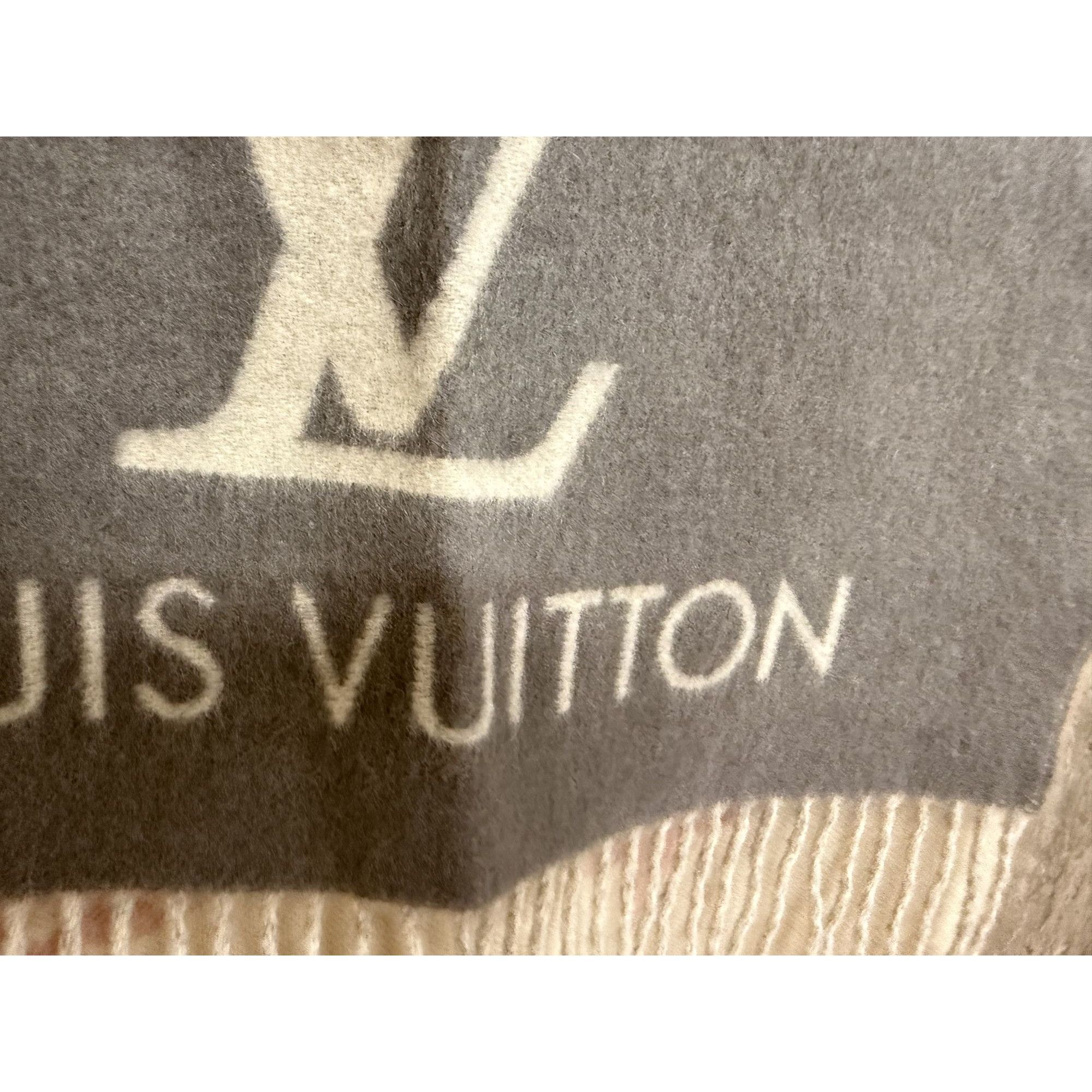 Louis Vuitton Louis Vuitton Gradient Monogram Scarf 100% Cashmere Unisex S Size ONE SIZE - 5 Thumbnail