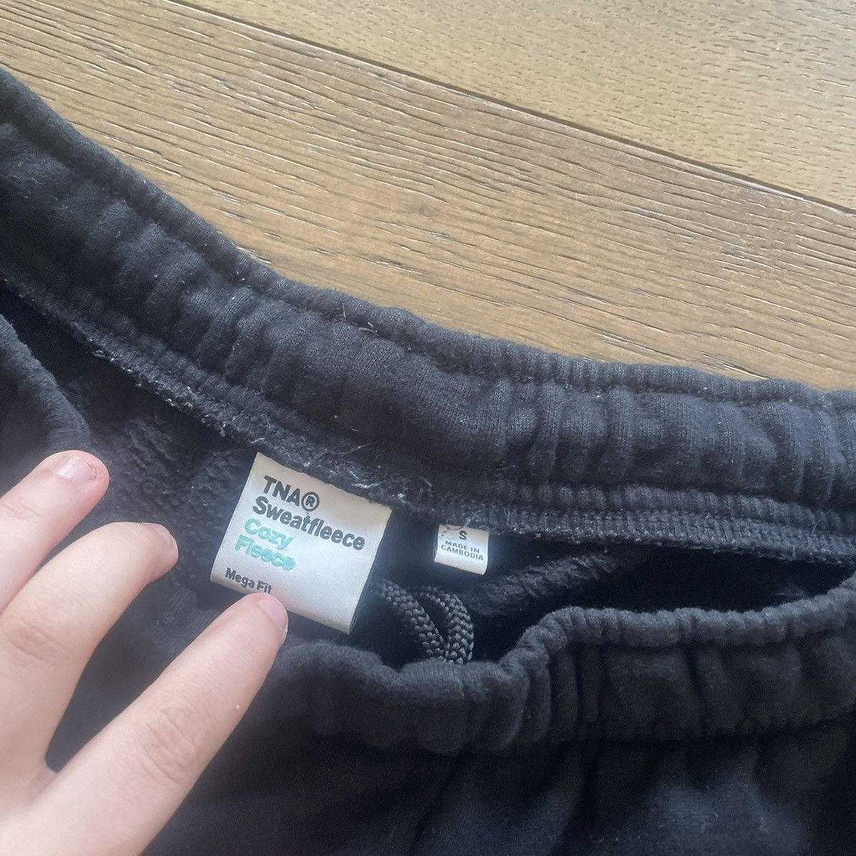 Aritzia Aritiza cargo sweatpants (comes with 2 colours) Size 26" / US 2 / IT 38 - 2 Thumbnail