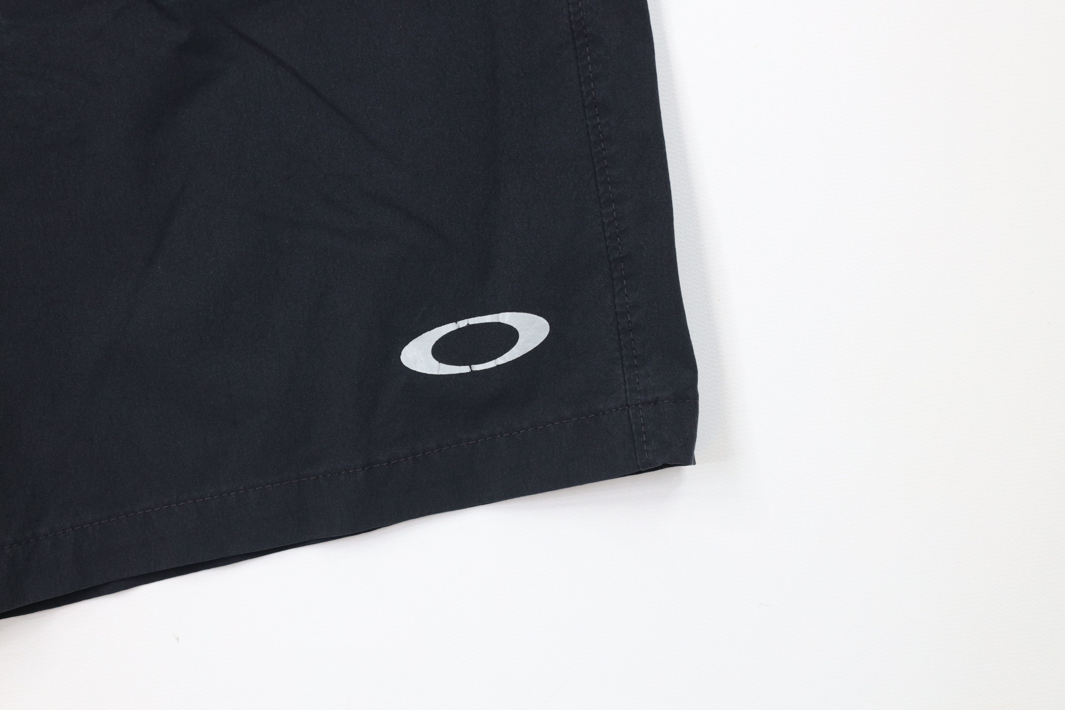 Oakley Vintage Oakley O Logo Above Knee Golf Chino Shorts Black Size US 34 / EU 50 - 5 Thumbnail