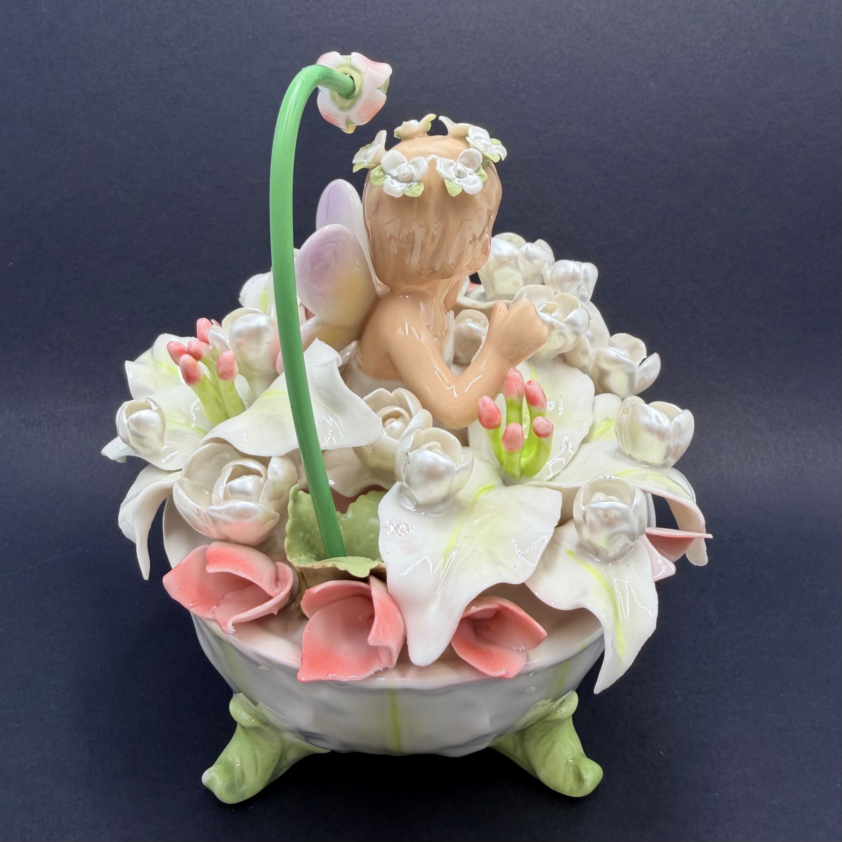 Vintage Pavone Musical Fairy Porcelain Flower Bath Music Box Size ONE SIZE - 5 Thumbnail