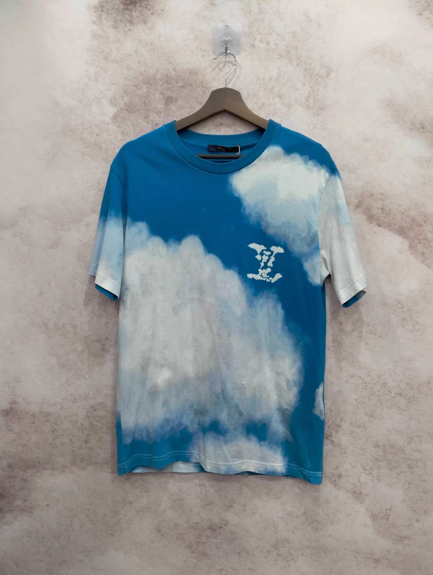 Louis Vuitton LV Blue Sky White Cloud short Tee L Size US L / EU 52-54 / 3 - 1 Thumbnail
