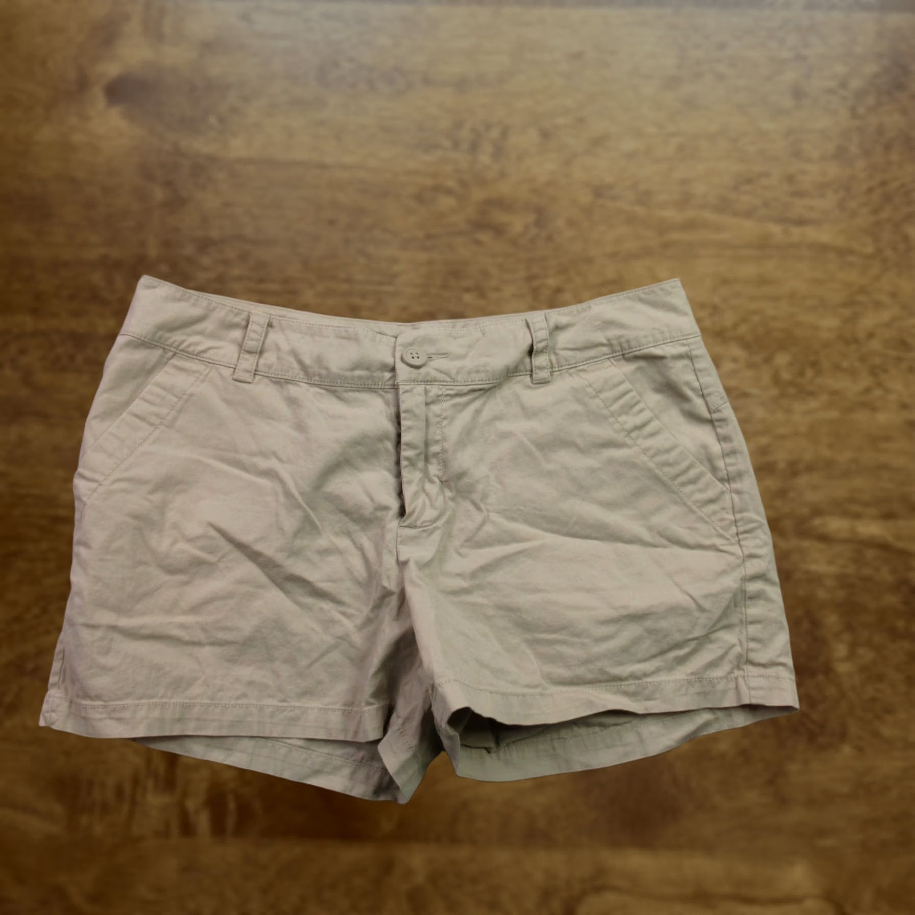 Vintage Columbia Women's Shorts Size 12 Beige Nylon Chino Outdoor Hiking 4" Inseam Size 34" / US 12 / IT 48 - 1 Thumbnail