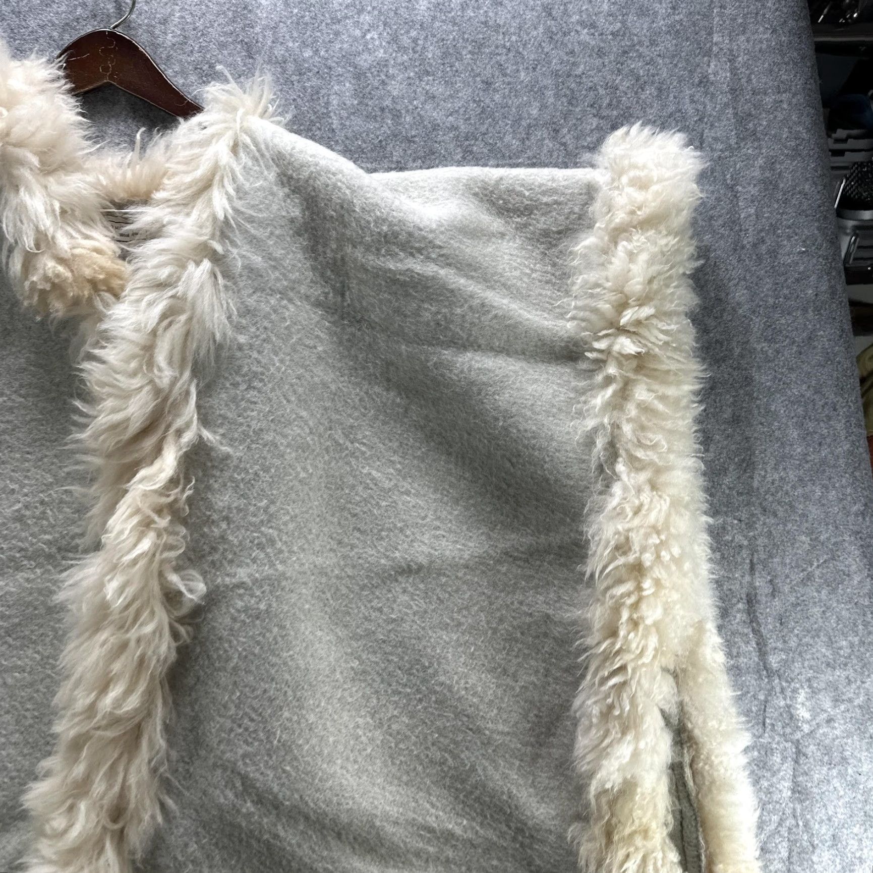 Vintage VINTAGE Handmade Alpaca Wool Poncho Womens One Size Cream Fur Trim Cape Shawl Wrap Size ONE SIZE - 5 Thumbnail