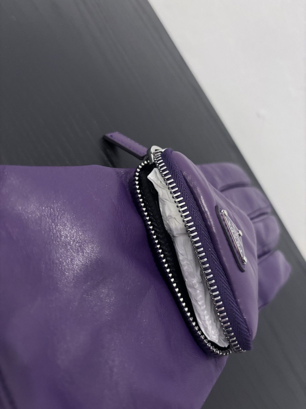 Prada Prada FW21 Runway Triangle Logo Pouch Leather Gloves Purple Size ONE SIZE - 5 Thumbnail