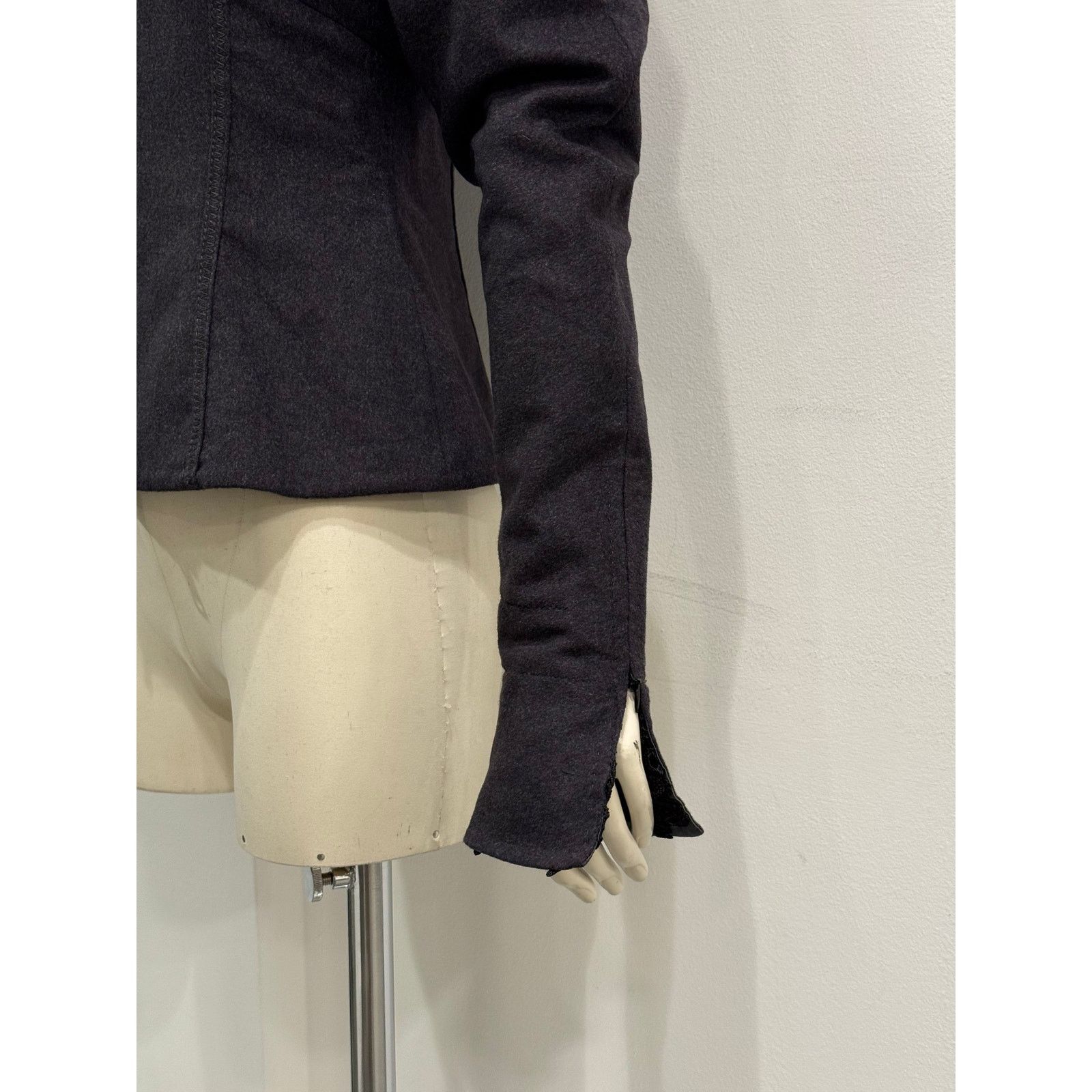 Gianfranco Ferre 2000s Gianfranco Ferre fitted jacket with elongated sleeves Size US M / EU 48-50 / 2 - 5 Thumbnail