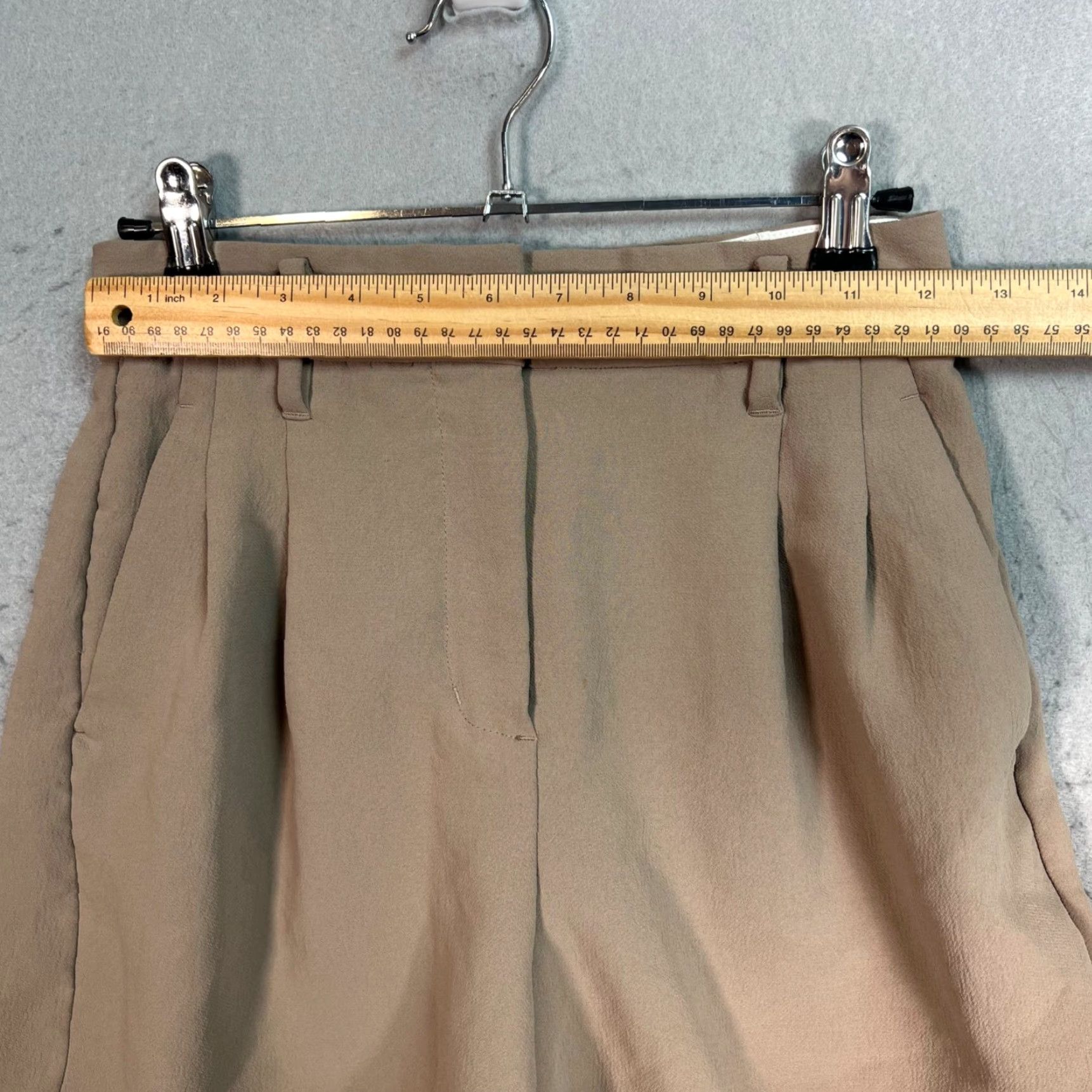 Vintage VINTAGE Wilfred Womens Bermuda Shorts 00 Beige High-Waisted Pleated Short Adult Womens 00 Beige Bermuda Shorts Womens Size 24" / US 00 / IT 34 - 5 Thumbnail