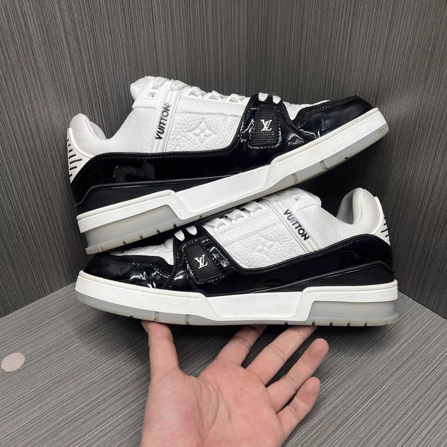 Louis Vuitton Louis Vuitton Trainer Embossed Patent Black White K15 Size US 8 / EU 41 - 4 Thumbnail
