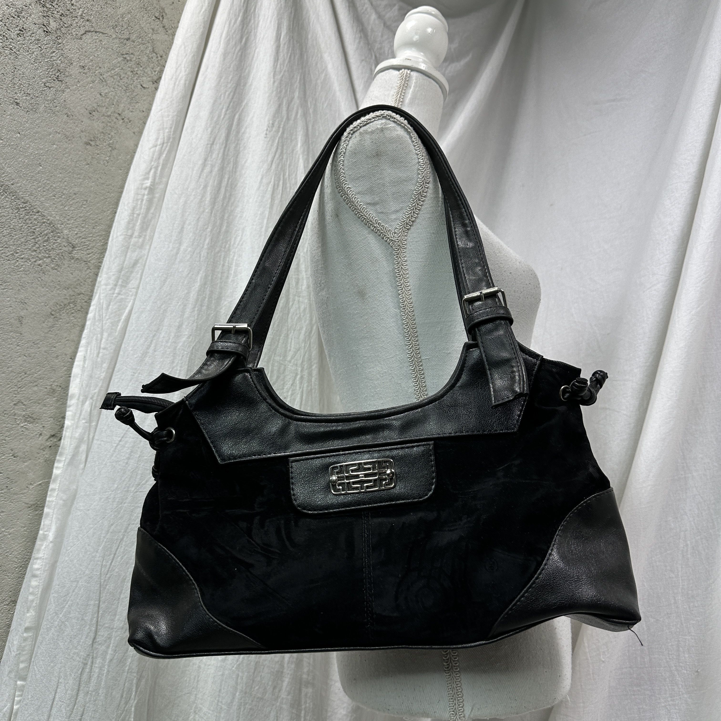Vintage Vintage Avant Garde Velvet Baguette Bag Y2K Size ONE SIZE - 2 Thumbnail