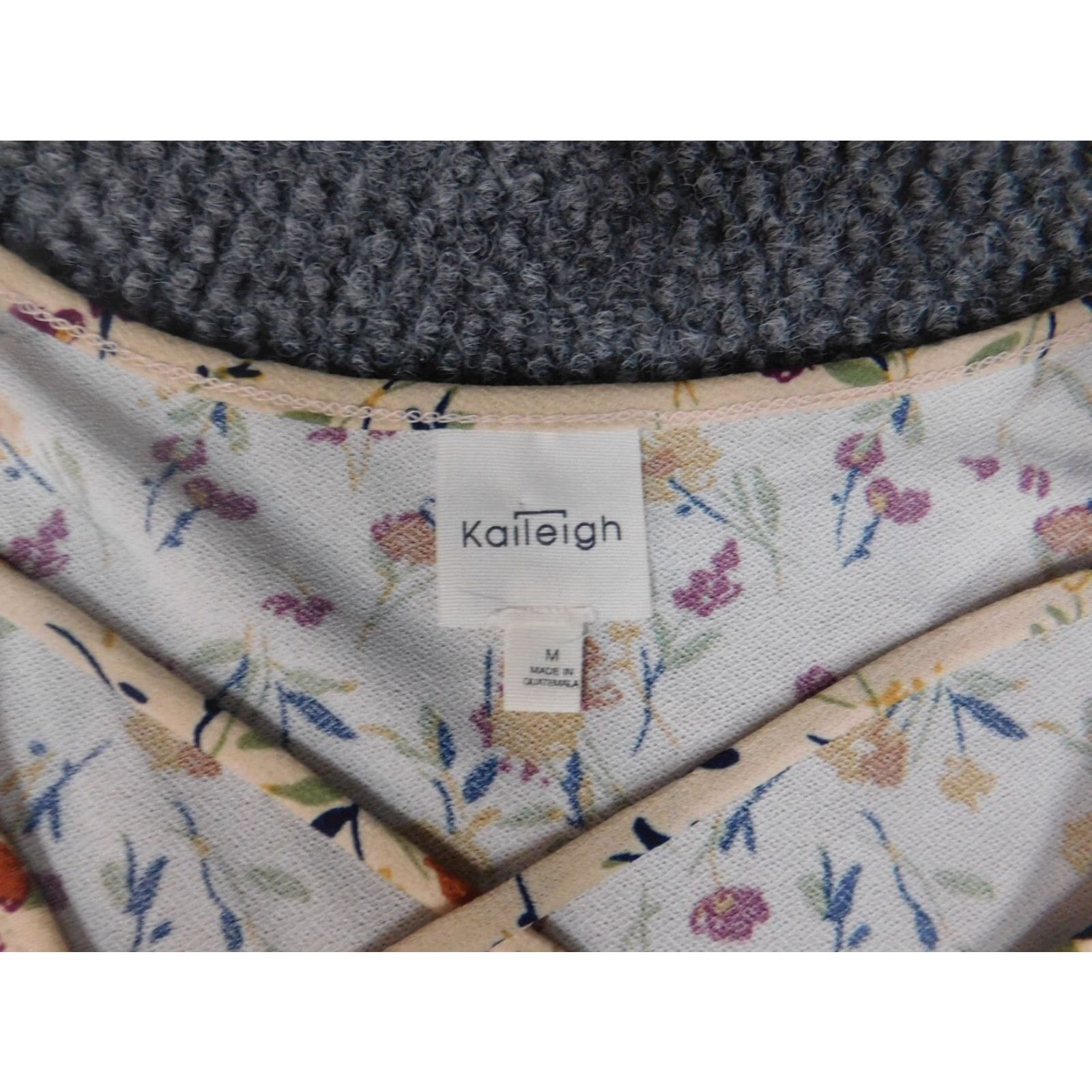 Vintage Kaileigh Blouse Womens M Beige Floral Pullover Short Sleeve Round Neck Regular Basic Shirt Fashion Size M / US 6-8 / IT 42-44 - 4 Thumbnail