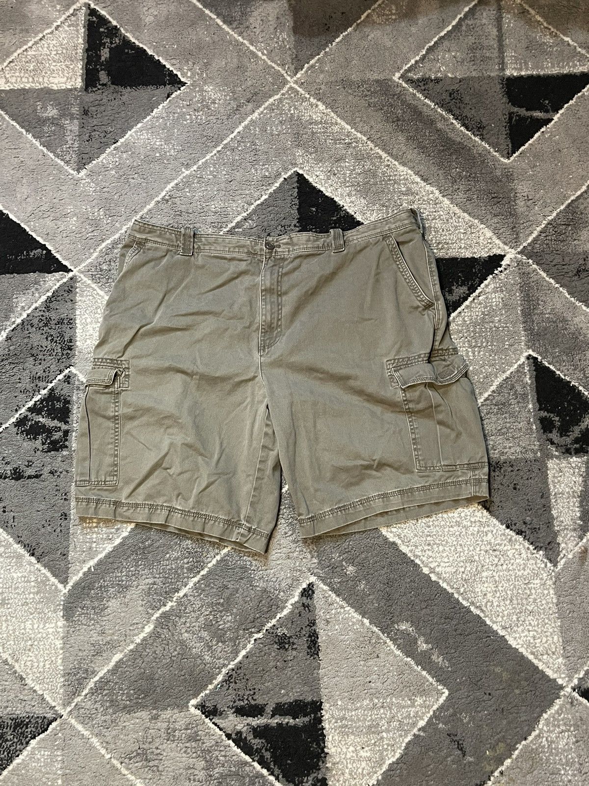 Izod Izod cargo shorts Size US 40 / EU 56 - 1 Thumbnail